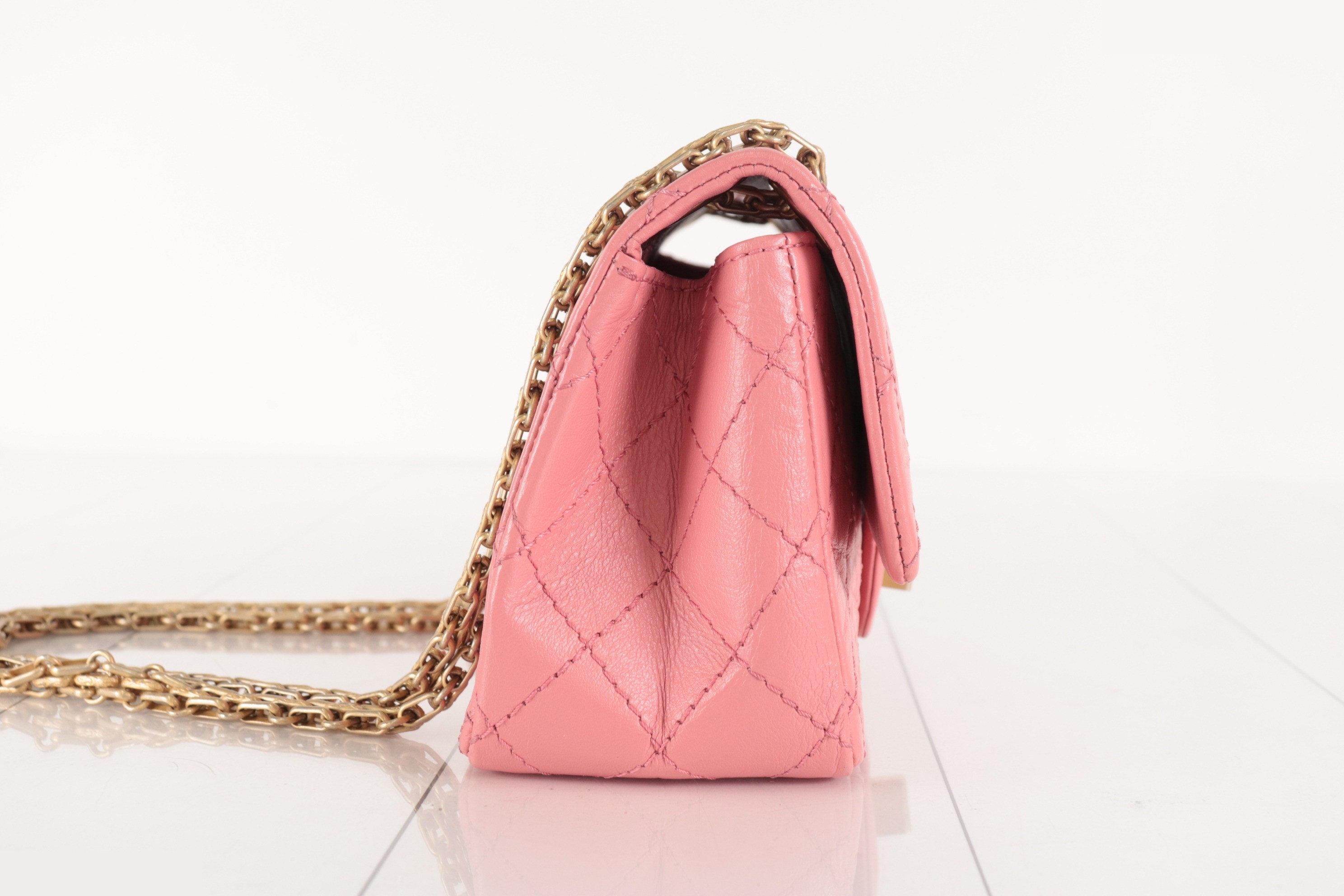 2.55 Leather chain shoulder bag, pink, item number 29 — view 3