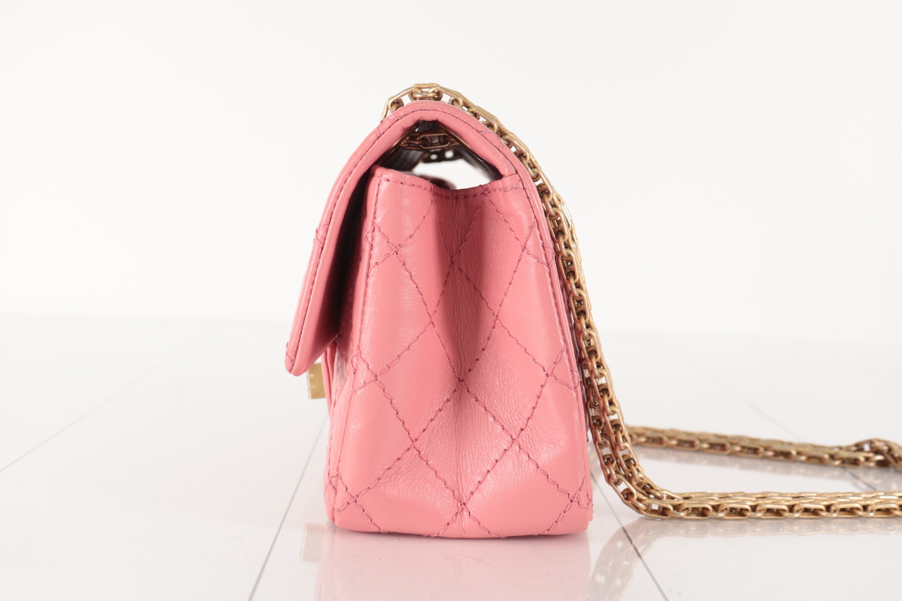 2.55 Leather chain shoulder bag, pink, item number 29 — view 4