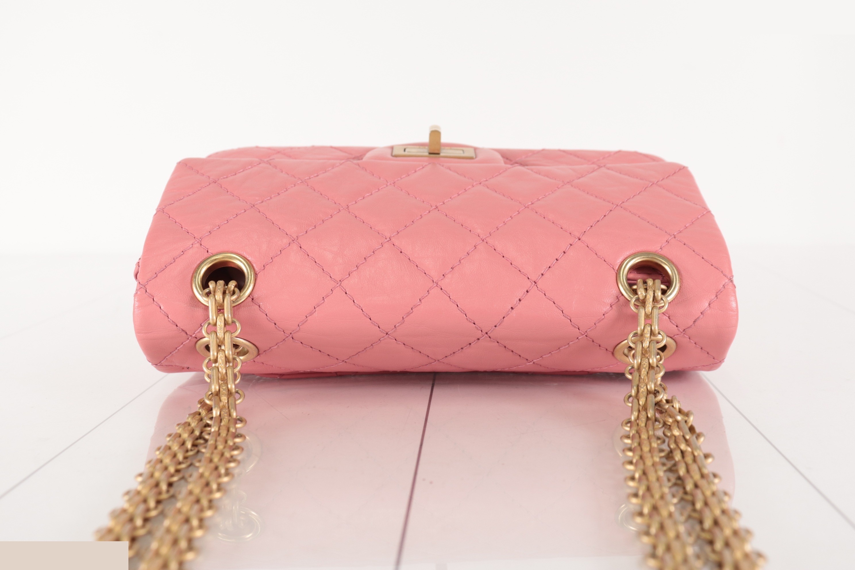 2.55 Leather chain shoulder bag, pink, item number 29 — view 5