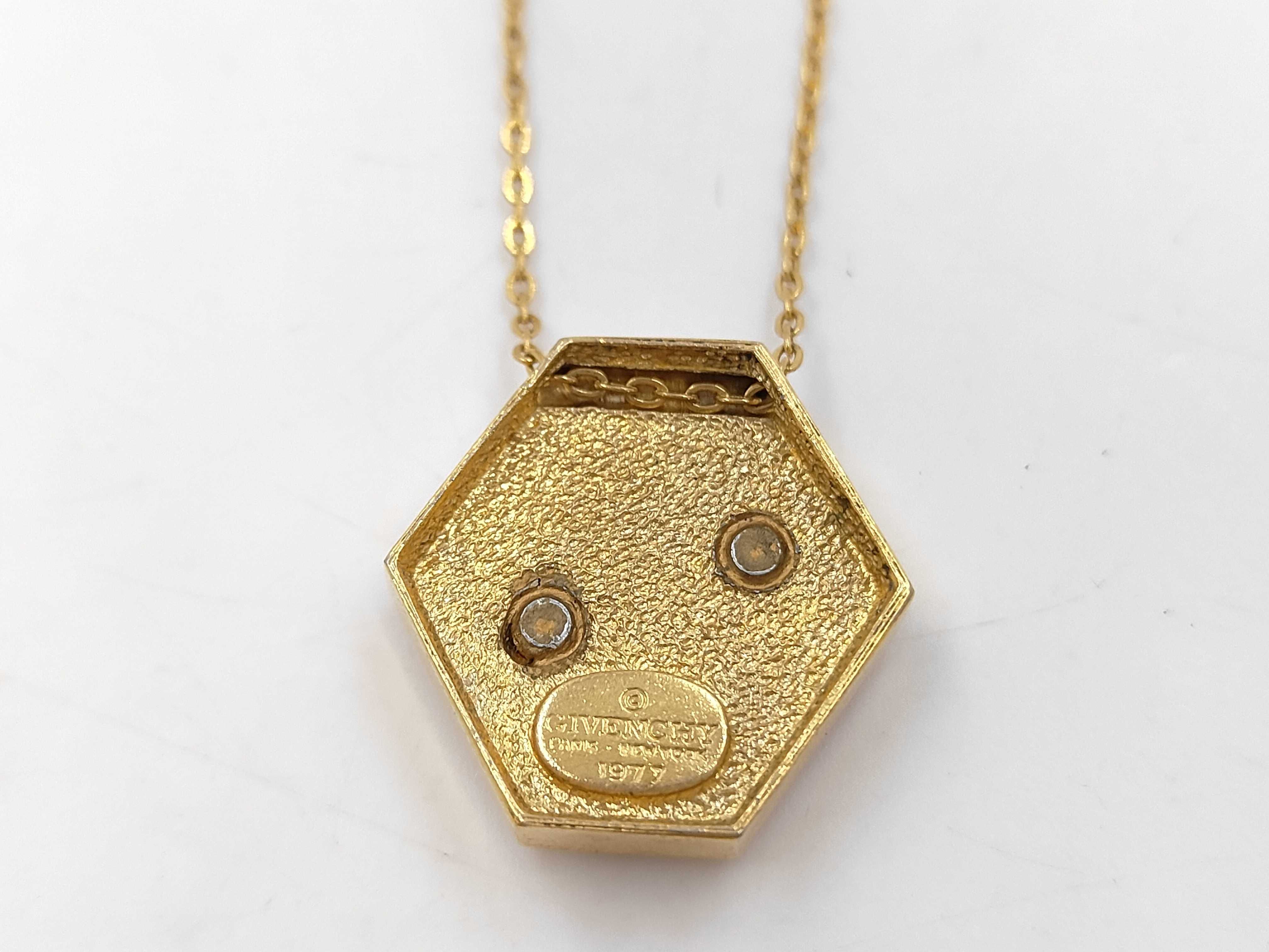 necklace — view 4