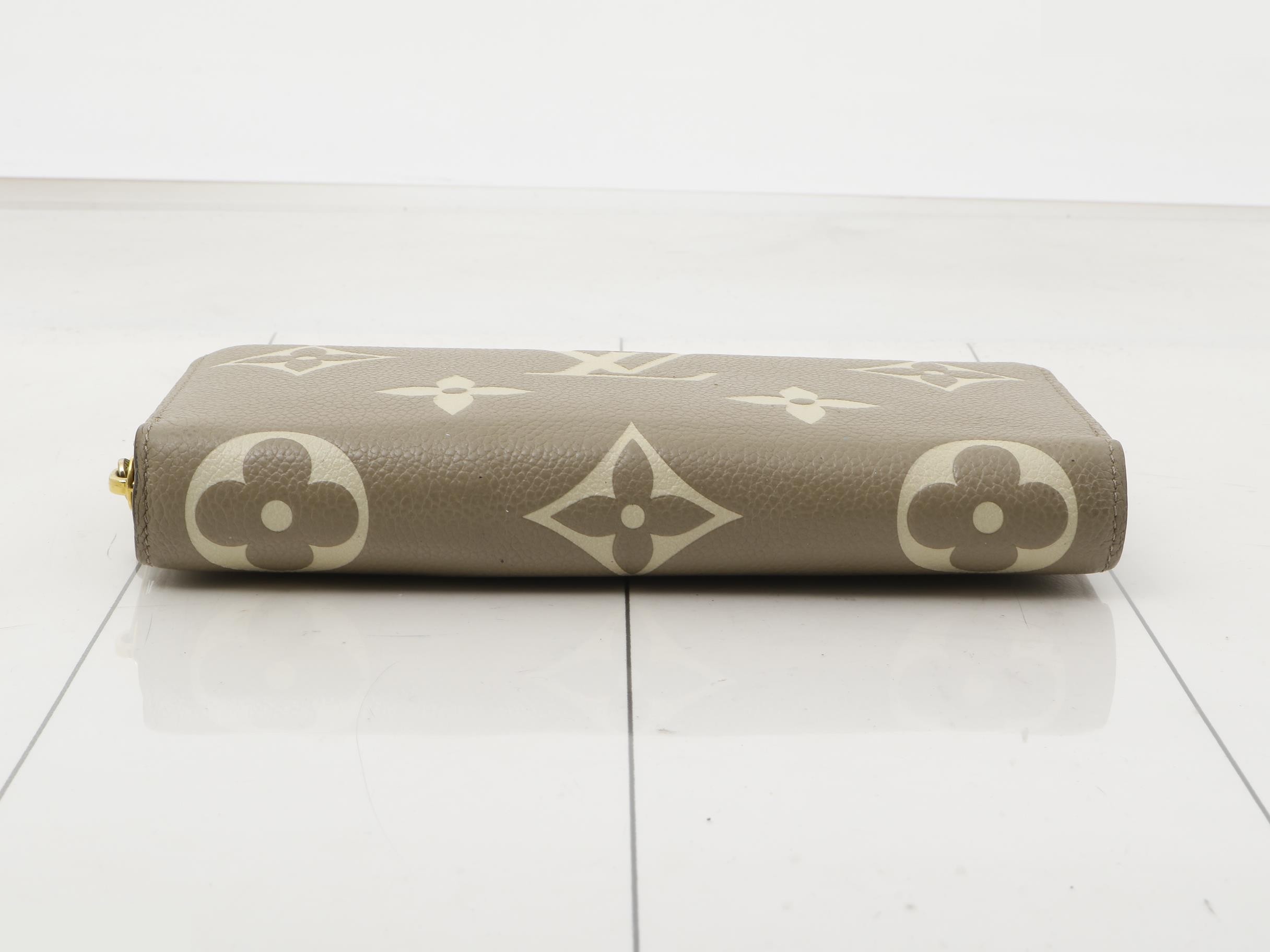 Zippy Wallet Tourtrell Crème Round Zipper Long Wallet — view 3