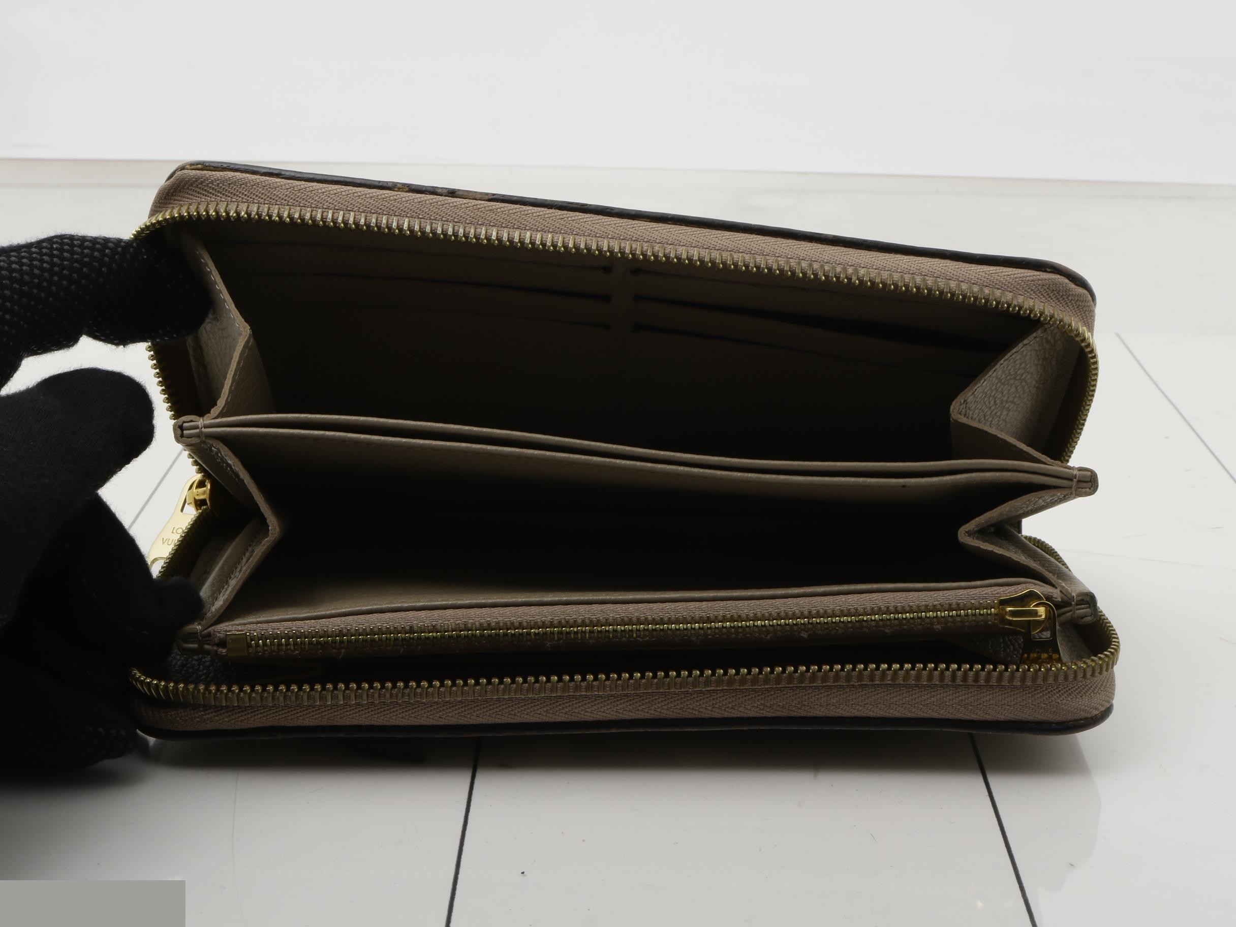 Zippy Wallet Tourtrell Crème Round Zipper Long Wallet — view 4