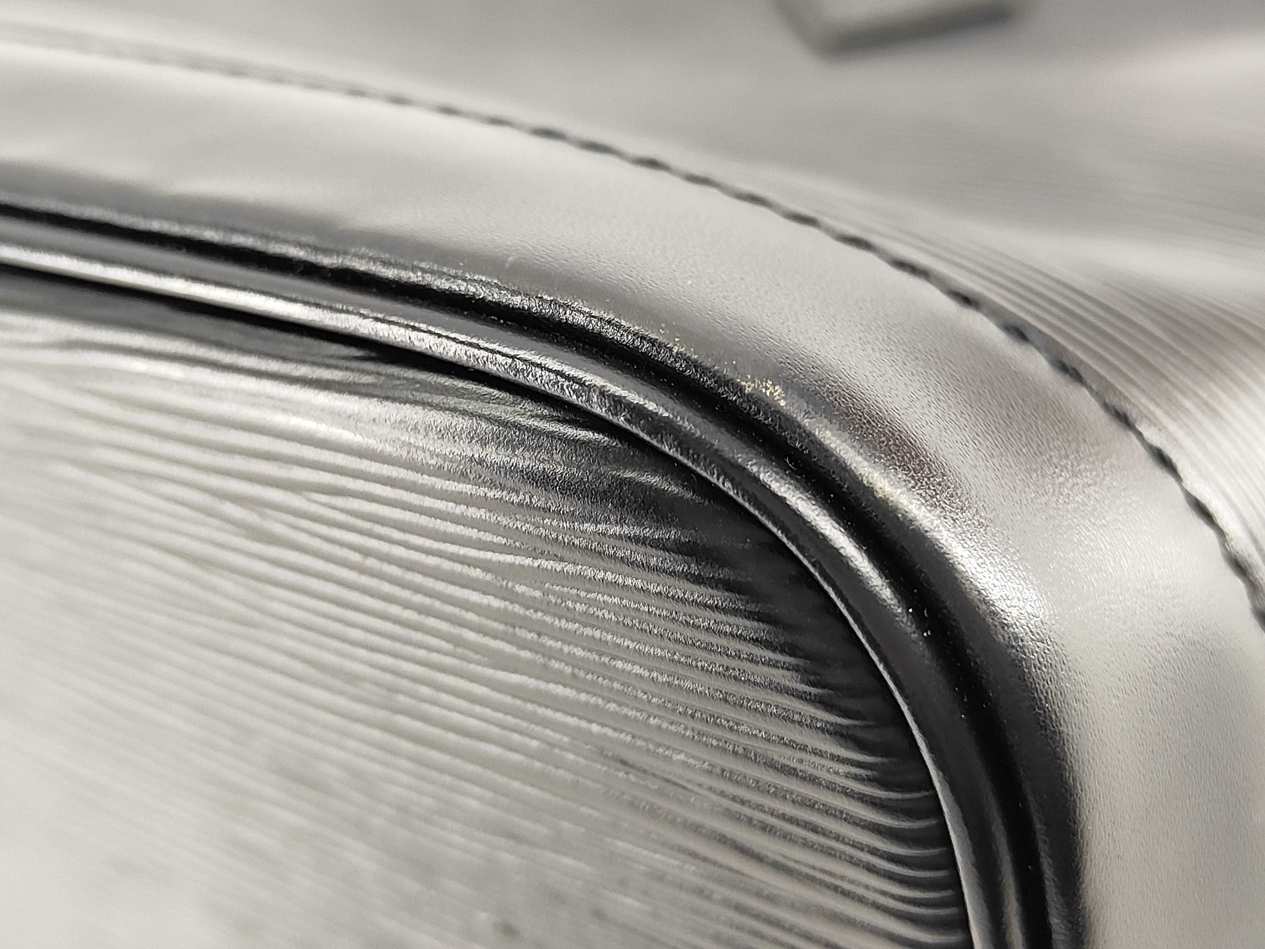Epi Leather Alma M52142 Black AR0968 Handbag — view 6