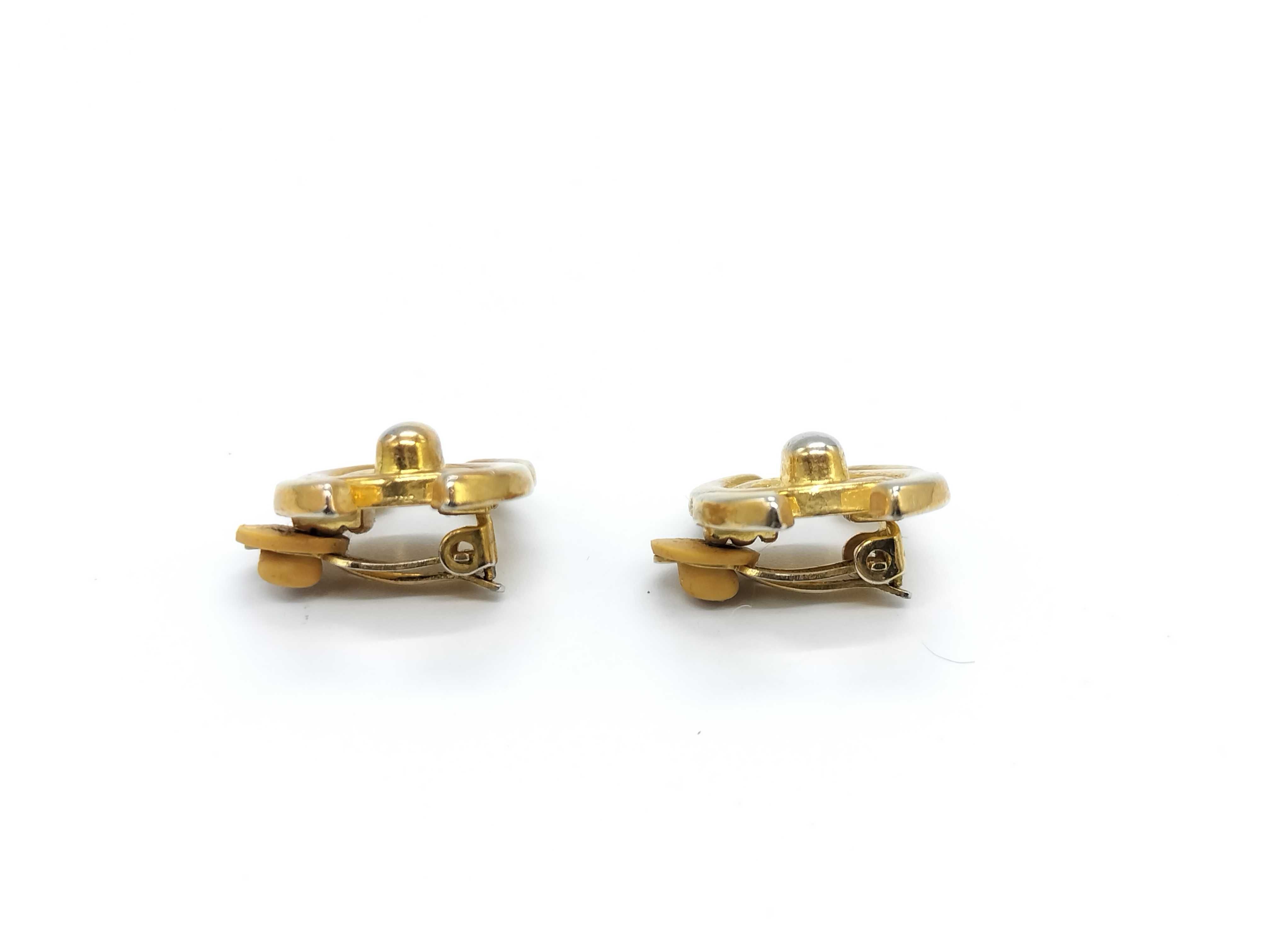 96P Turnlock Earrings — view 2