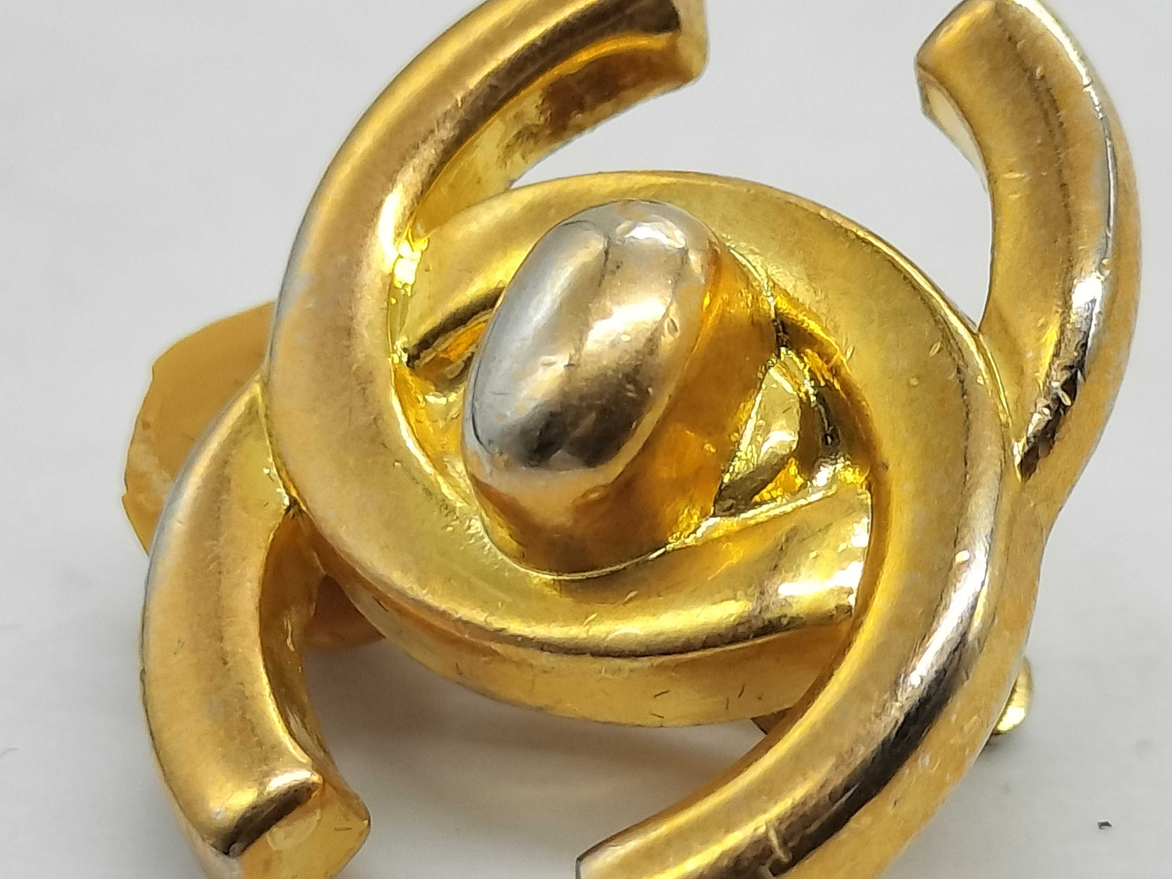 96P Turnlock Earrings — view 7