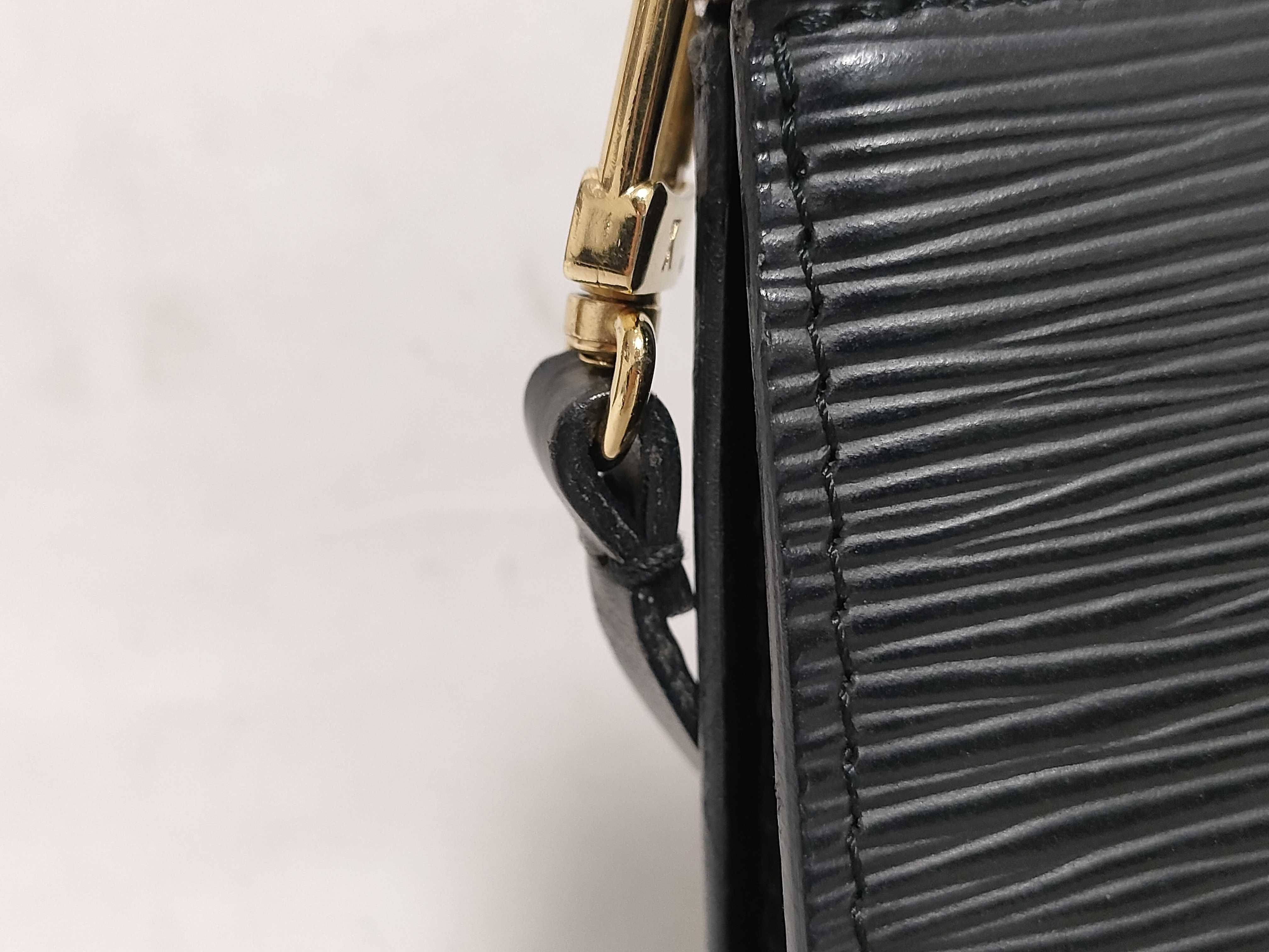Epi Leather Pochette Accessoires M52942 AR1916 Pouch — view 5