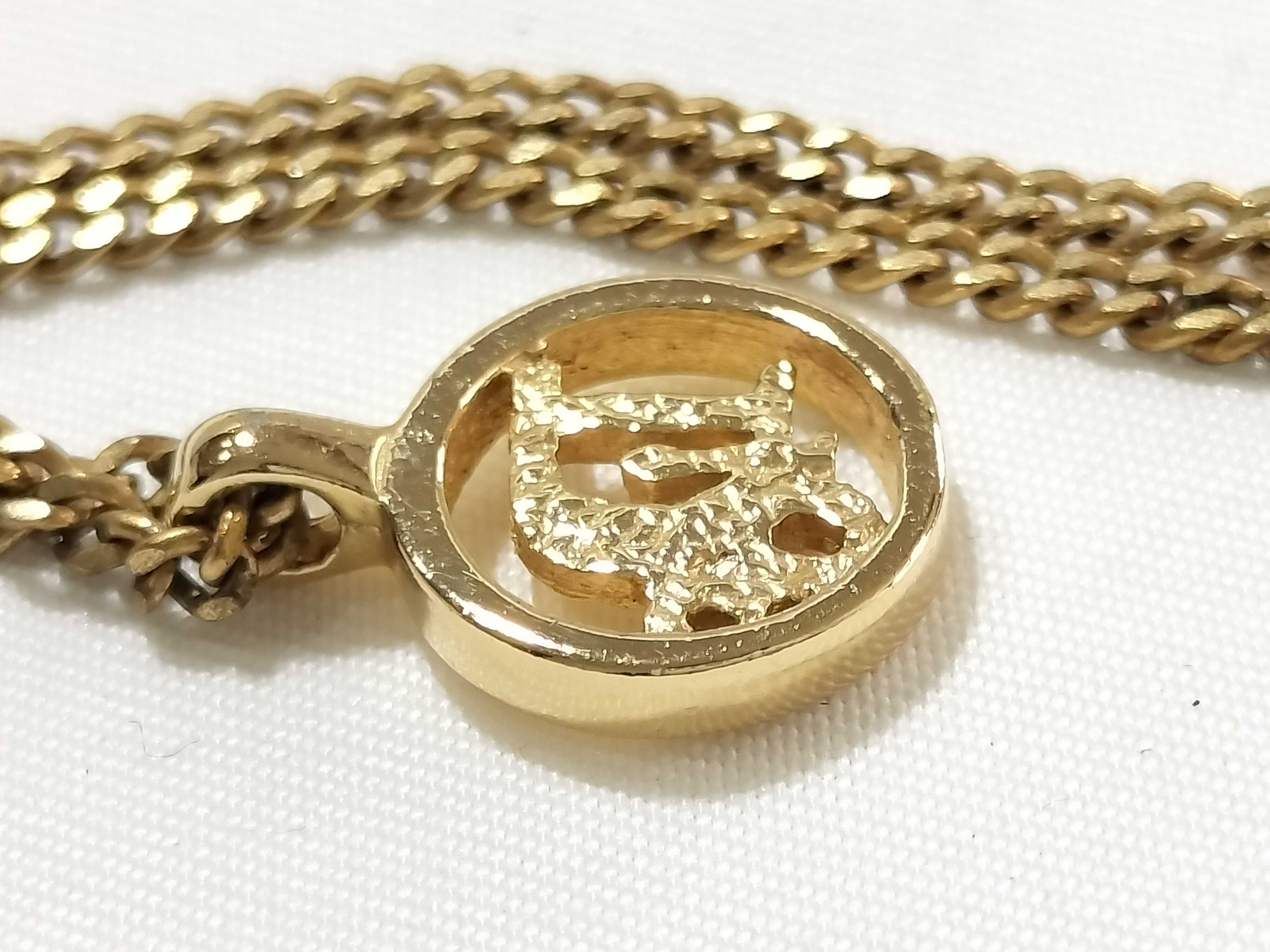 necklace, gold, logo, circle, and other accessories. — view 9