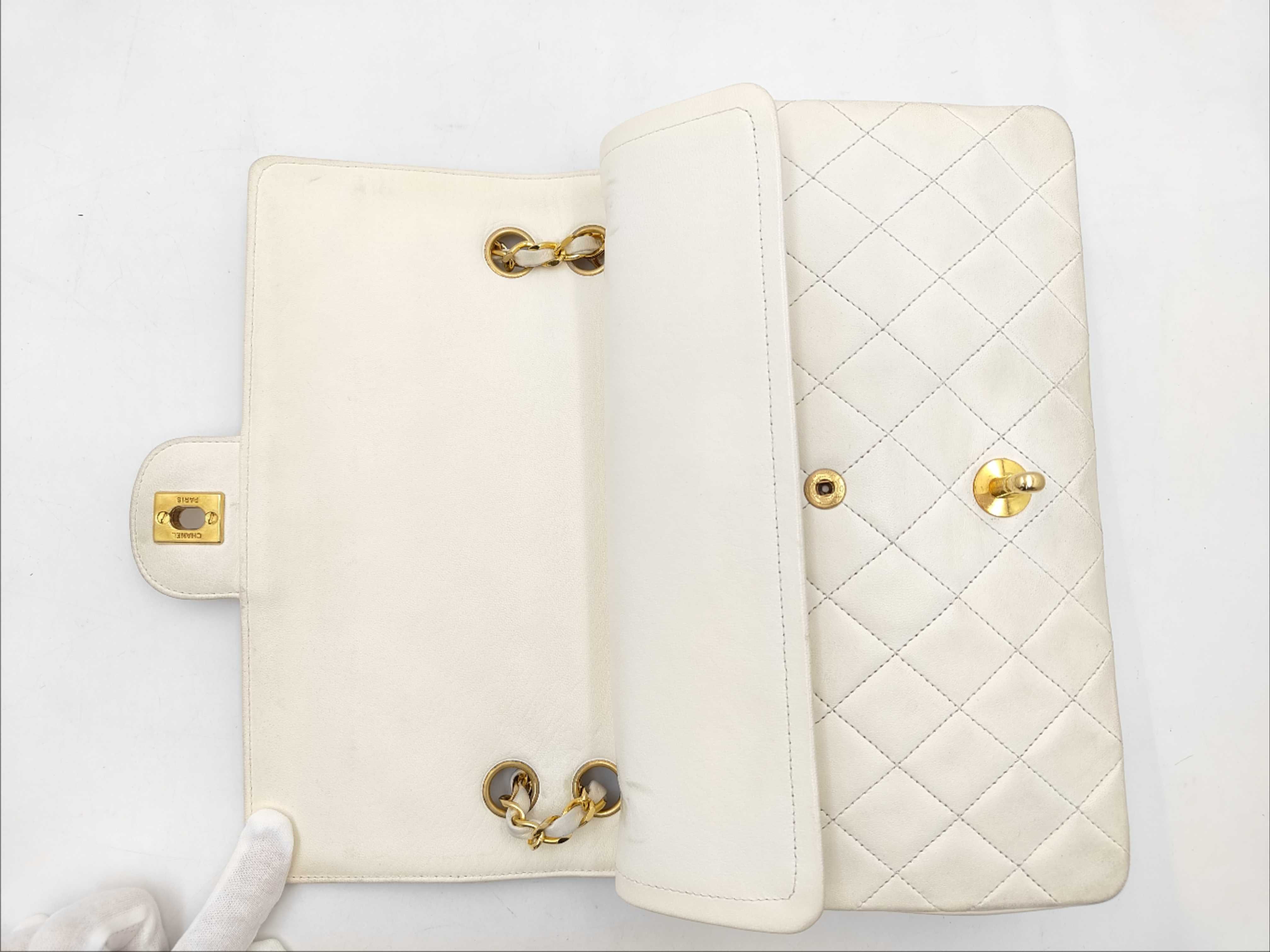 Double Flap Shoulder Bag White Shoulder Bag — view 7