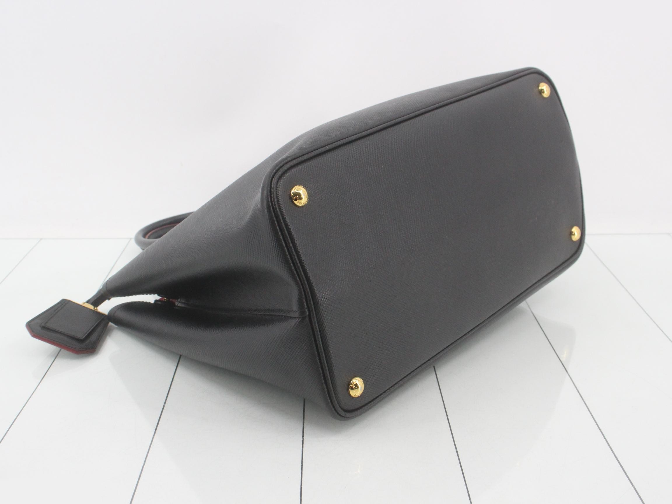 Doublé Saffiano Shoulder Bag — view 5