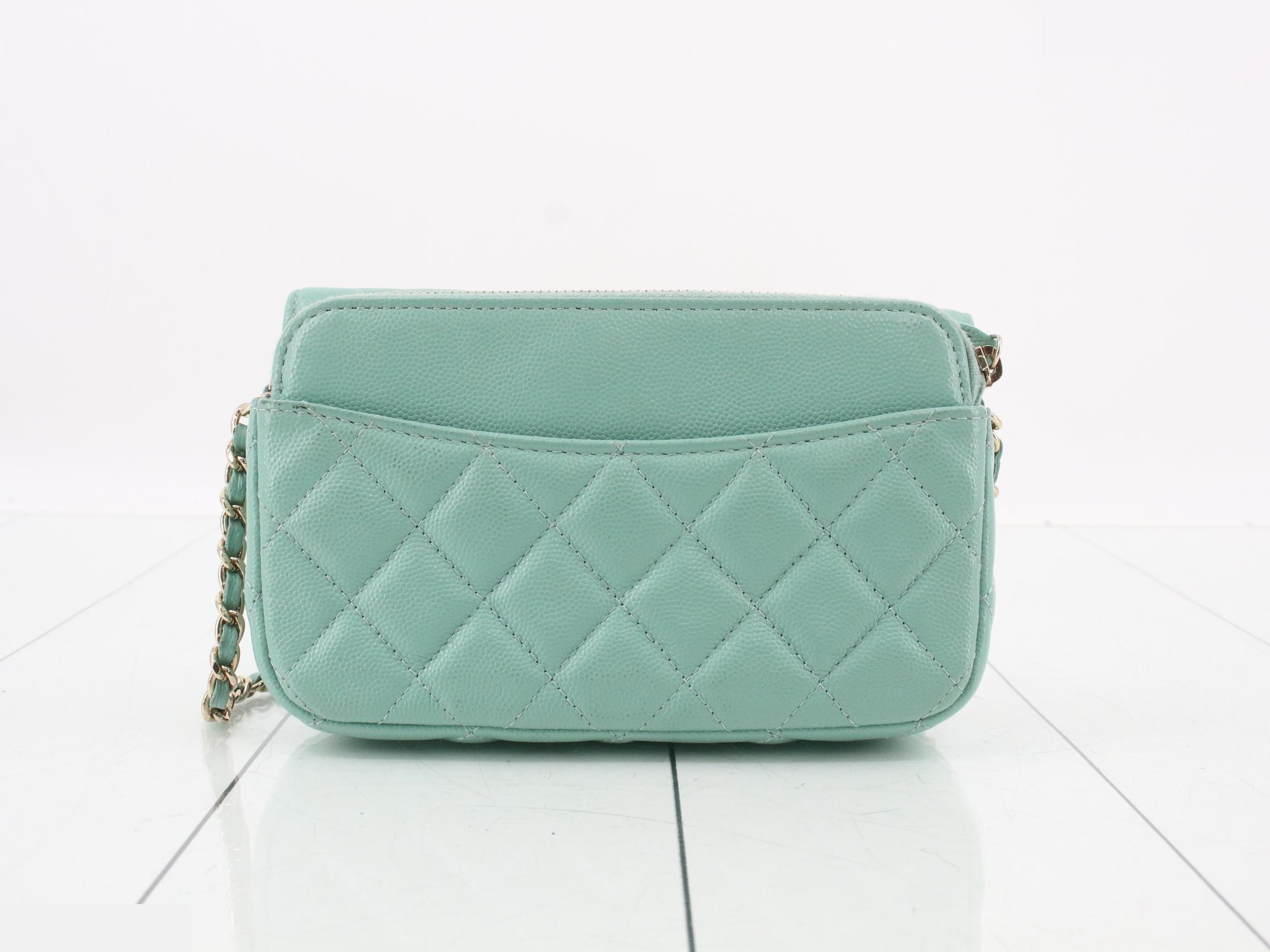 Matelassé caviar leather chain shoulder bag, gold hardware, serial number 31 series. — view 2
