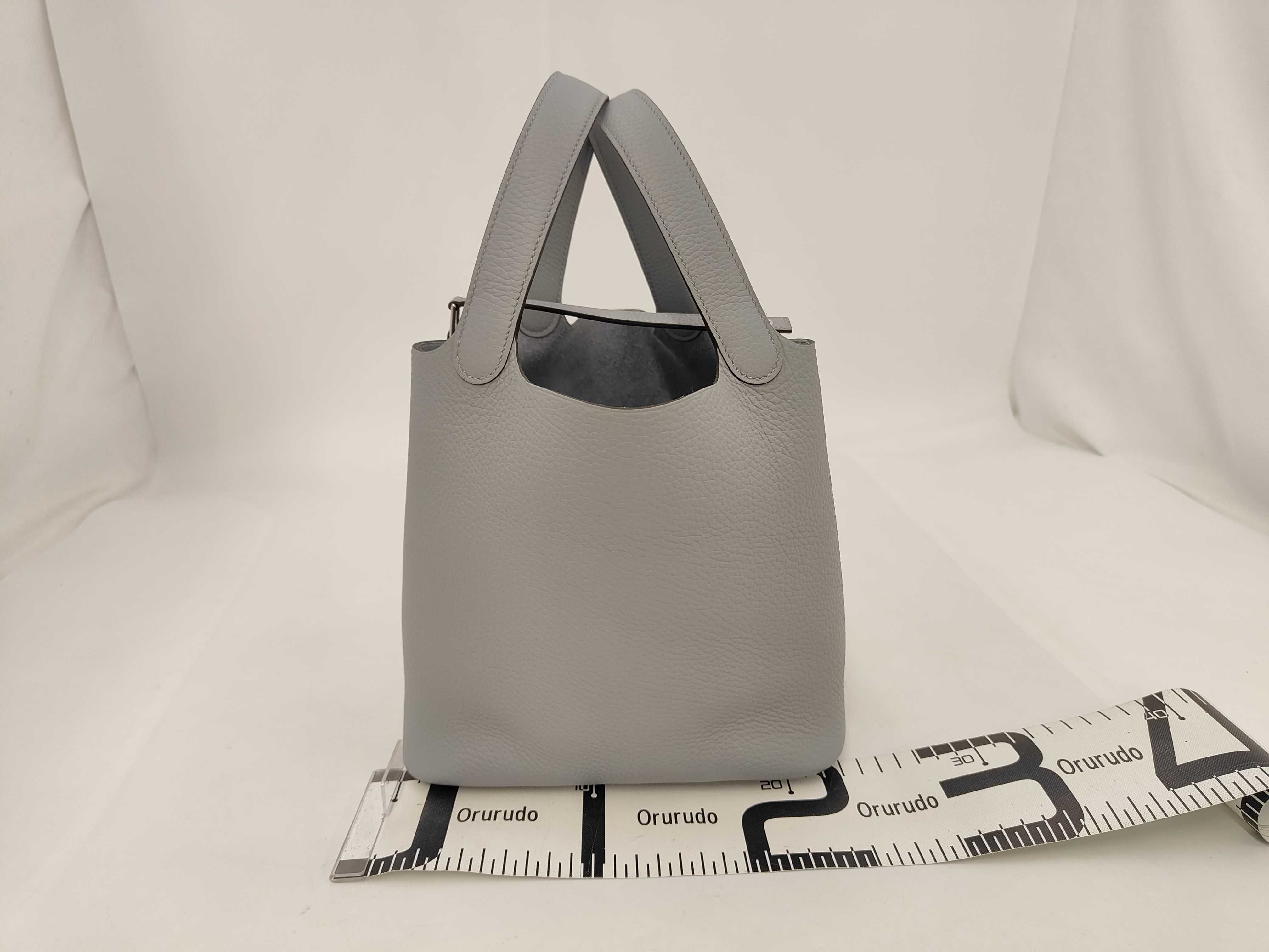 Picotin Lock 22 Taurillon Leather Gris Pantin Silver Hardware G Stamp Handbag — view 2
