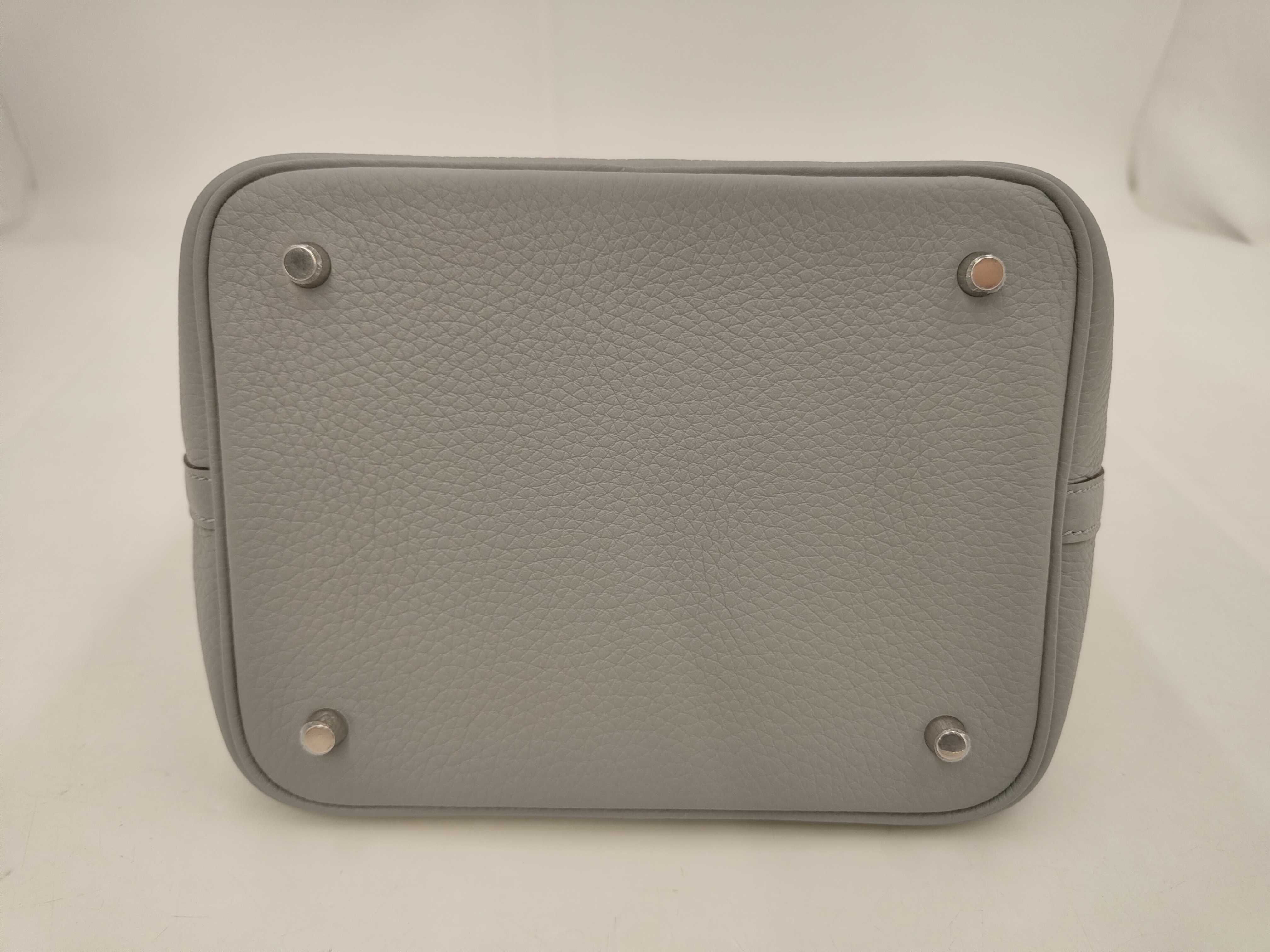 Picotin Lock 22 Taurillon Leather Gris Pantin Silver Hardware G Stamp Handbag — view 3