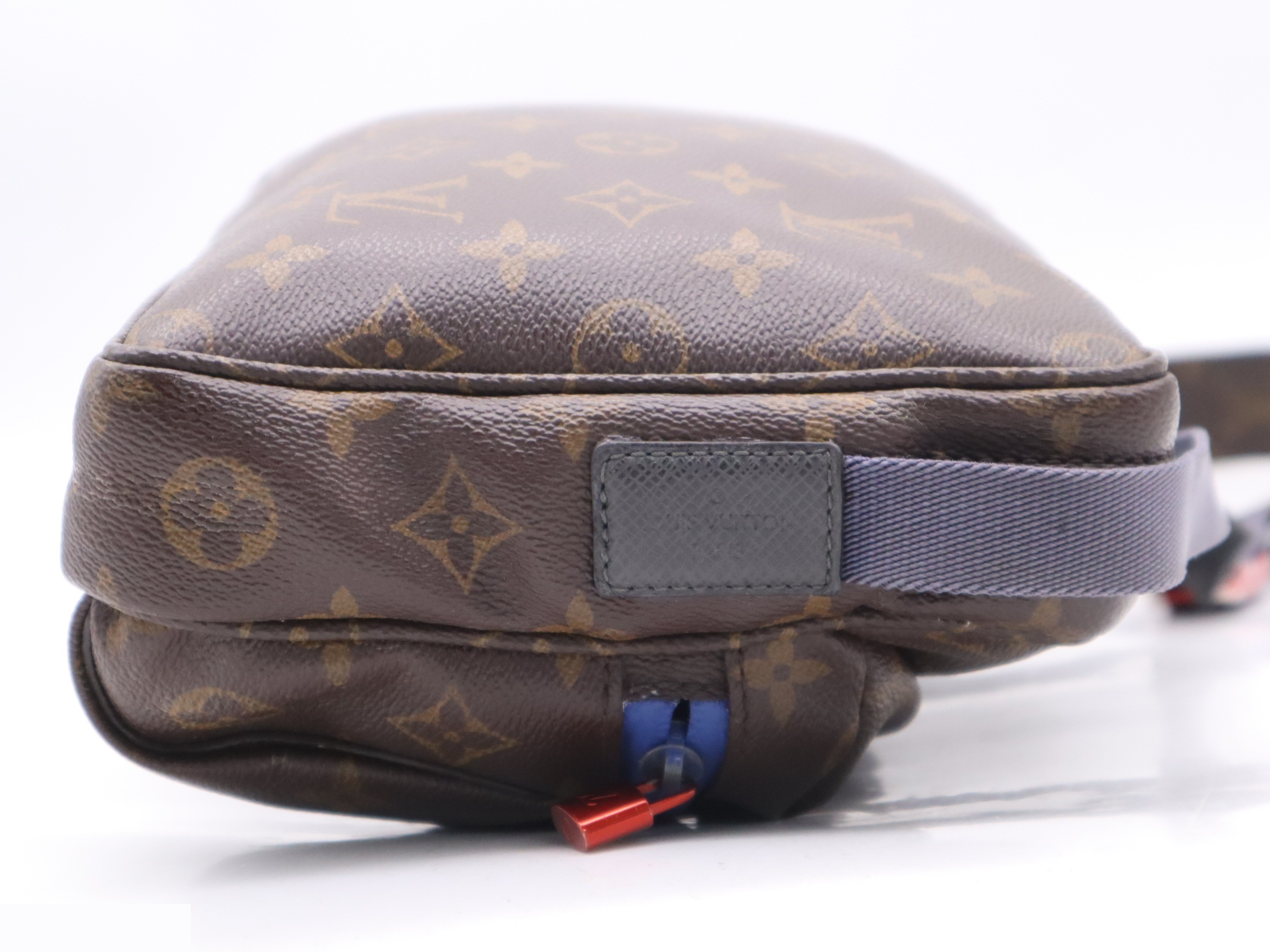 [Japan Exclusive] Messenger PM Monogram — view 5