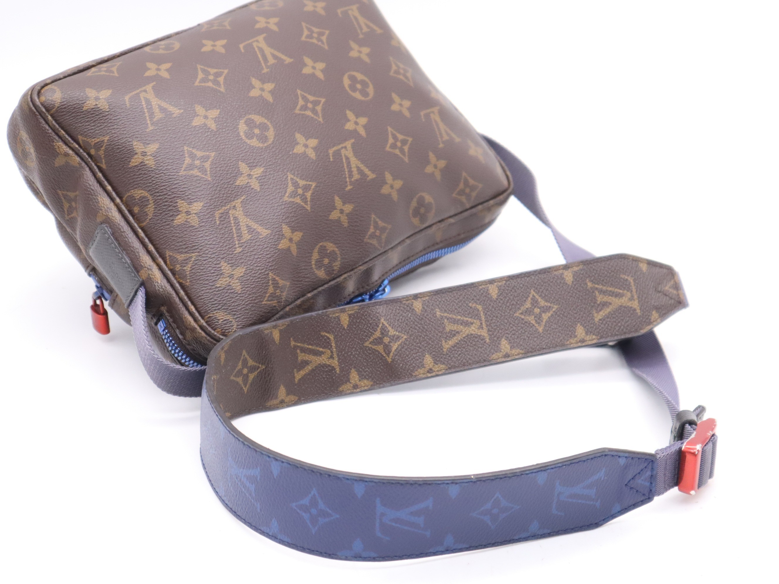 [Japan Exclusive] Messenger PM Monogram — view 6