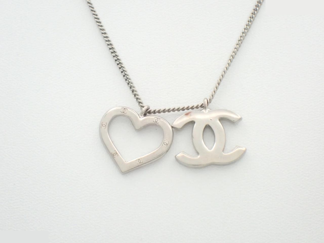 necklace, model 04P, Coco Mark heart design, silver, chain approximately 42cm.