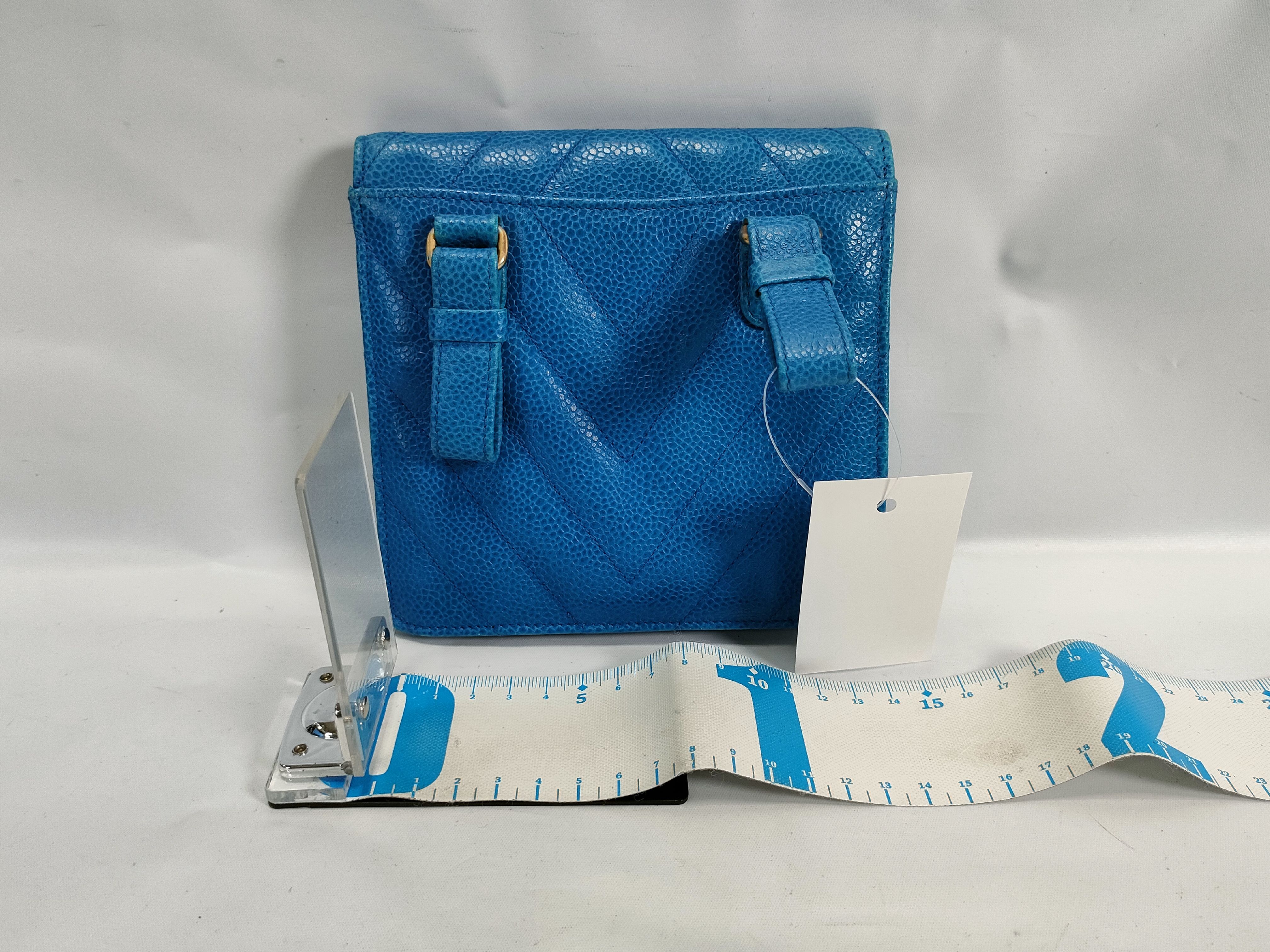 Caviar Skin Handbag Matelassé Turnlock Waist Bag — view 2
