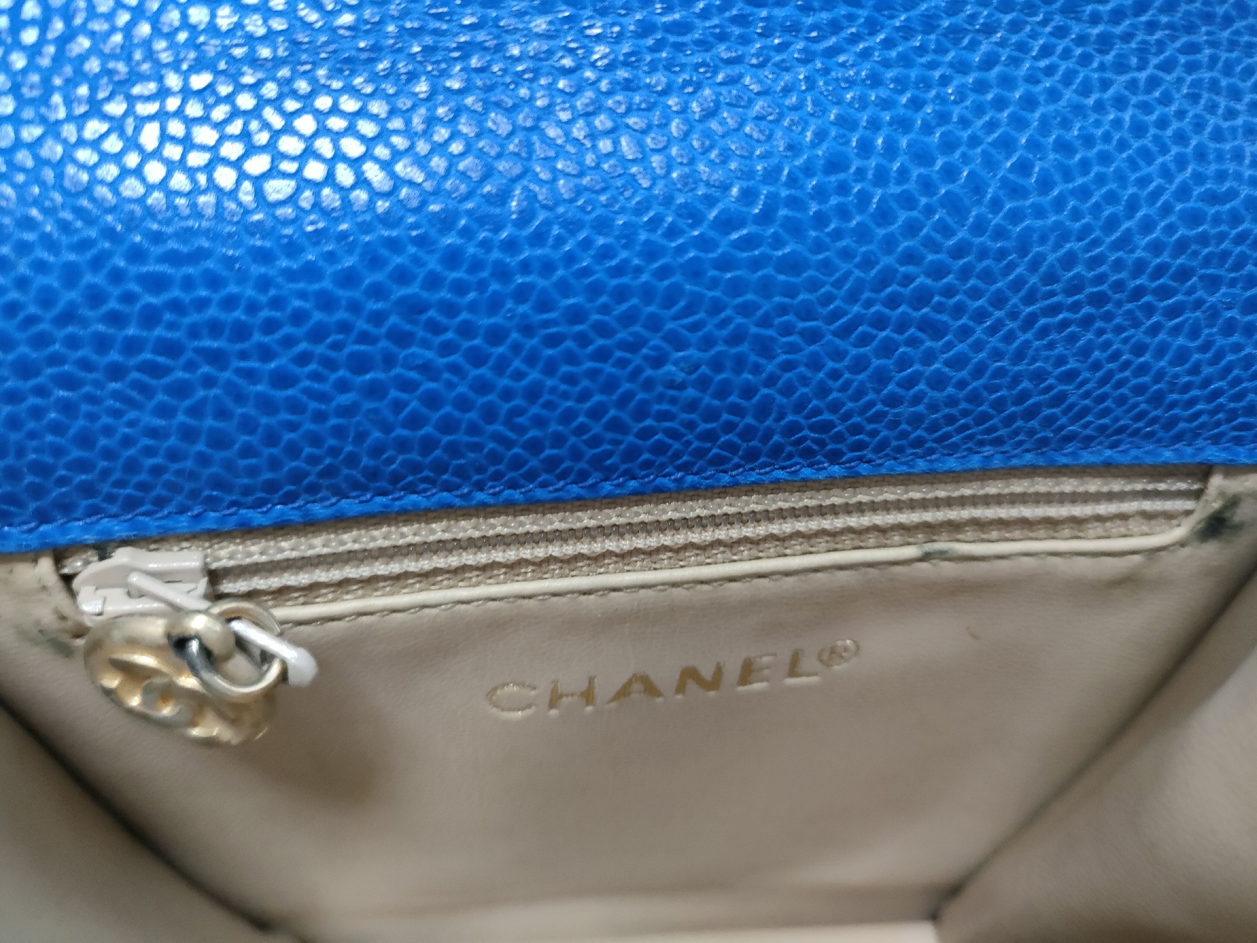 Caviar Skin Handbag Matelassé Turnlock Waist Bag — view 12