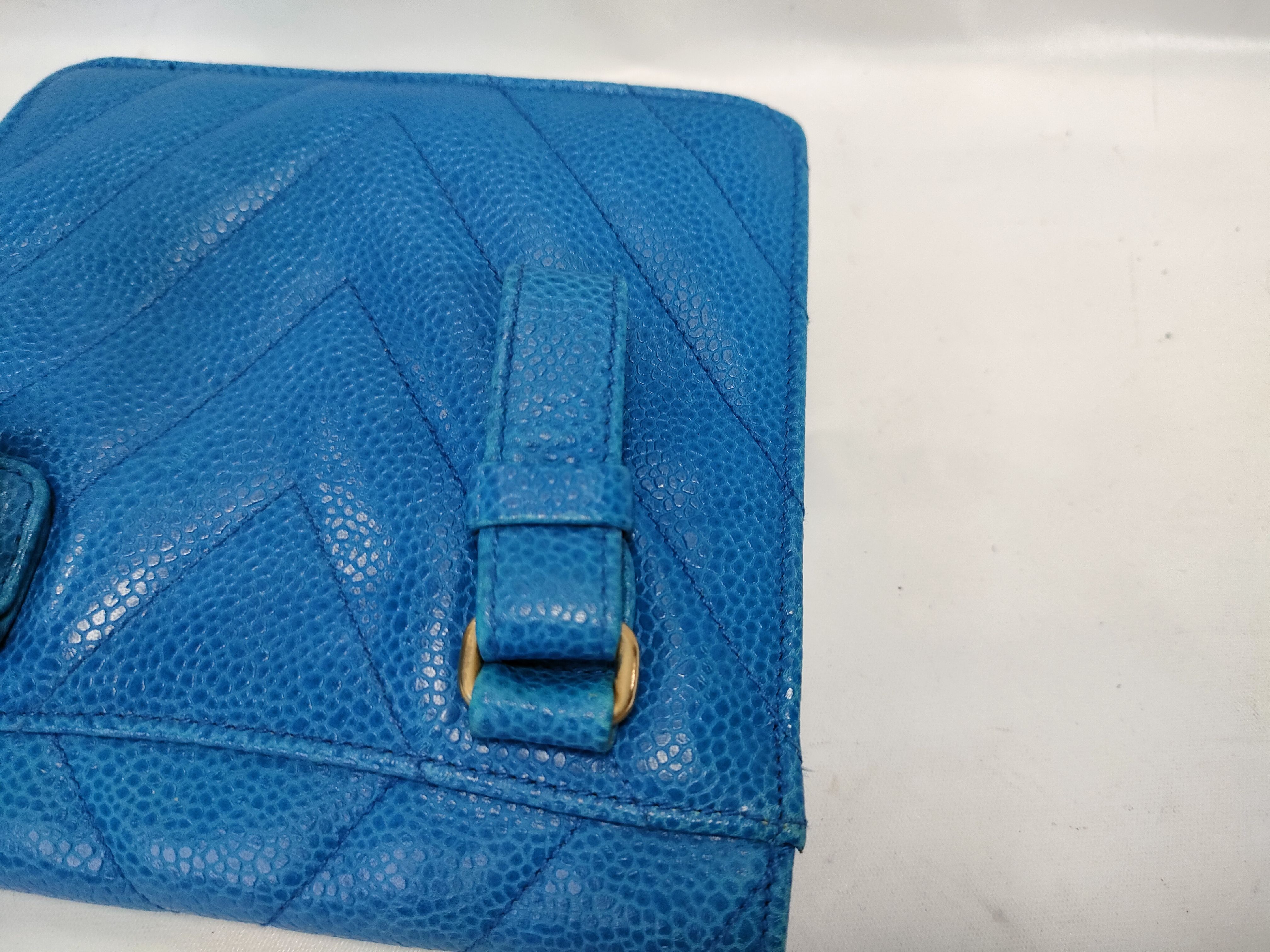 Caviar Skin Handbag Matelassé Turnlock Waist Bag — view 5