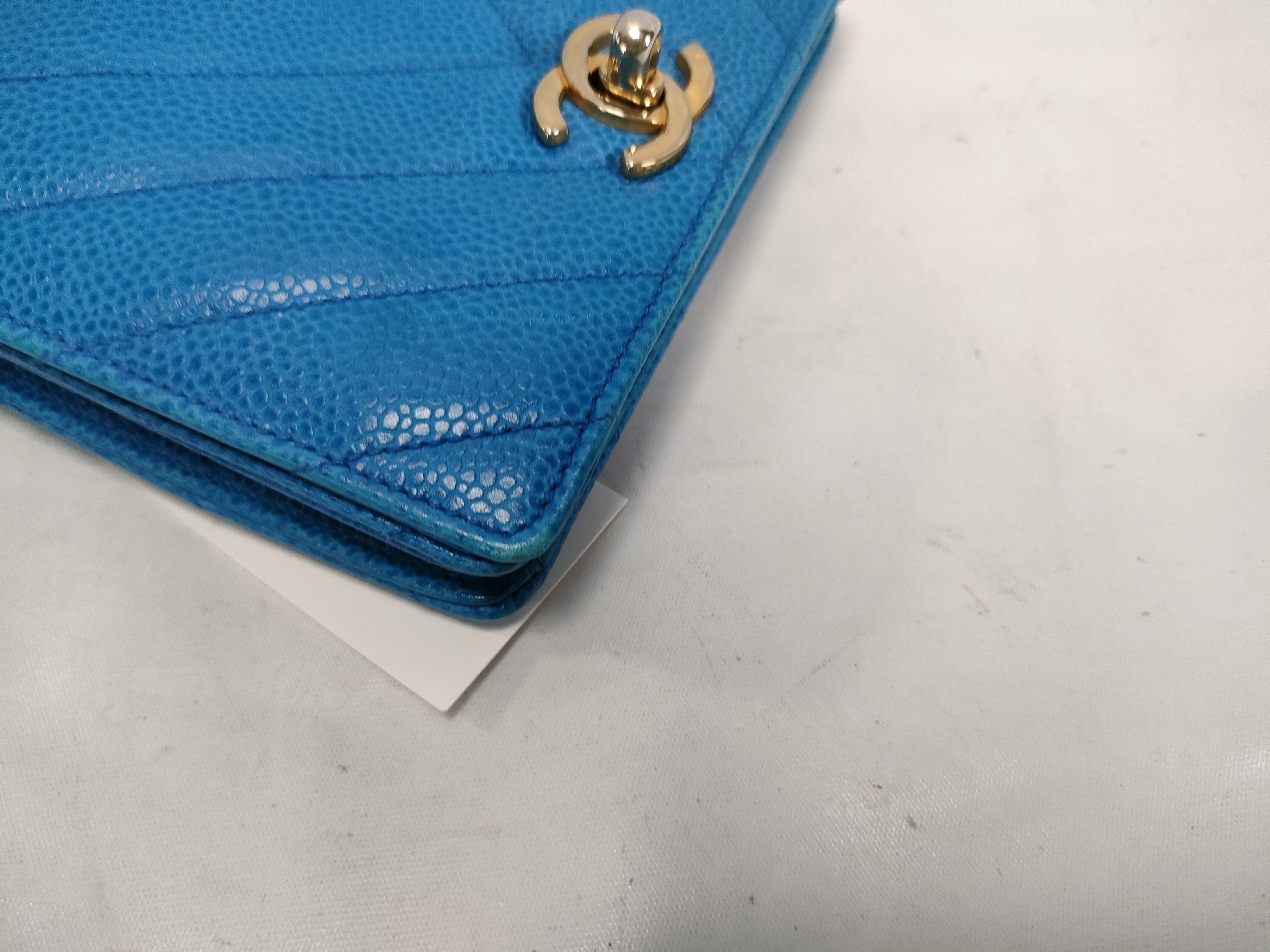 Caviar Skin Handbag Matelassé Turnlock Waist Bag — view 6