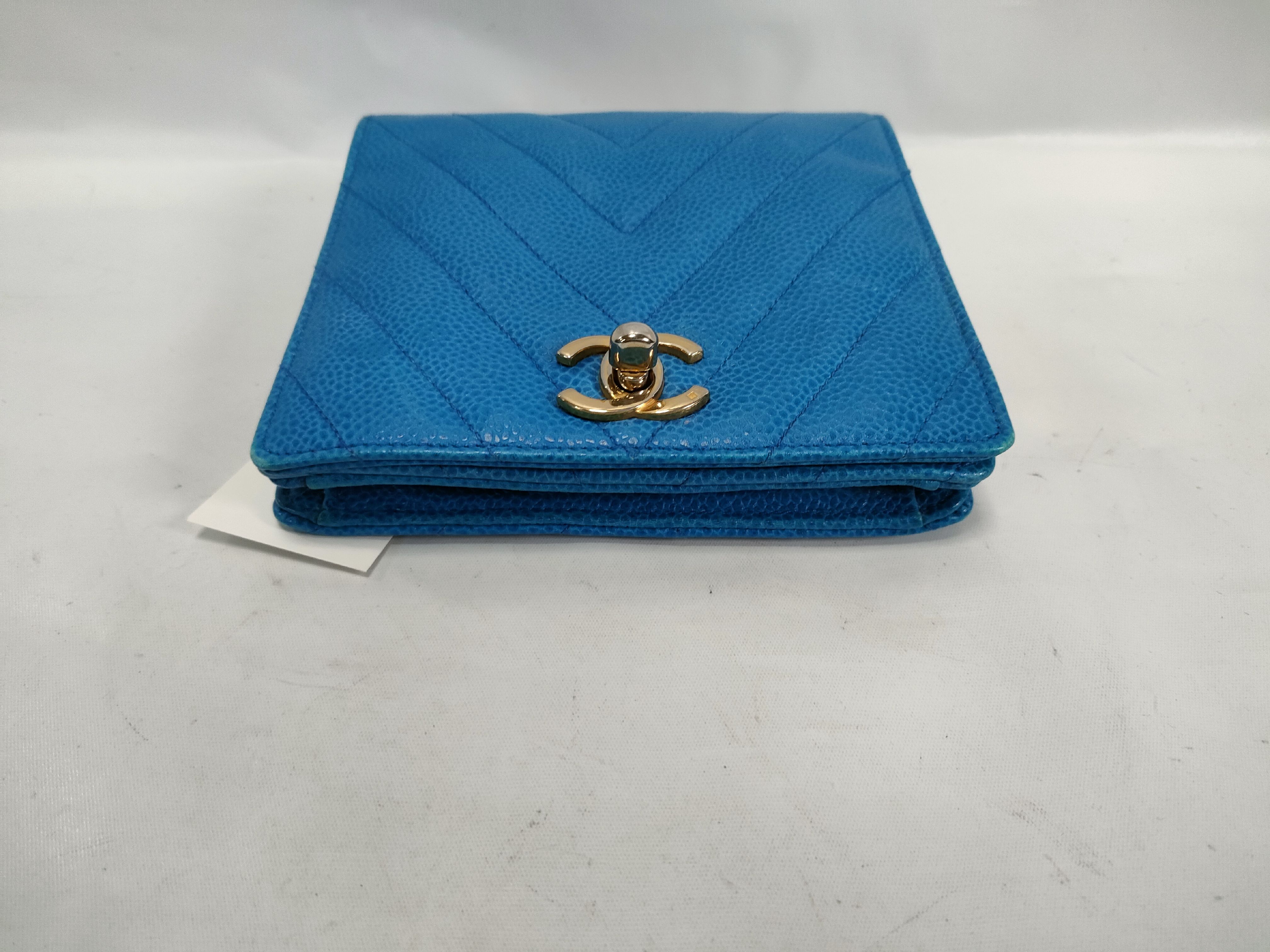 Caviar Skin Handbag Matelassé Turnlock Waist Bag — view 7