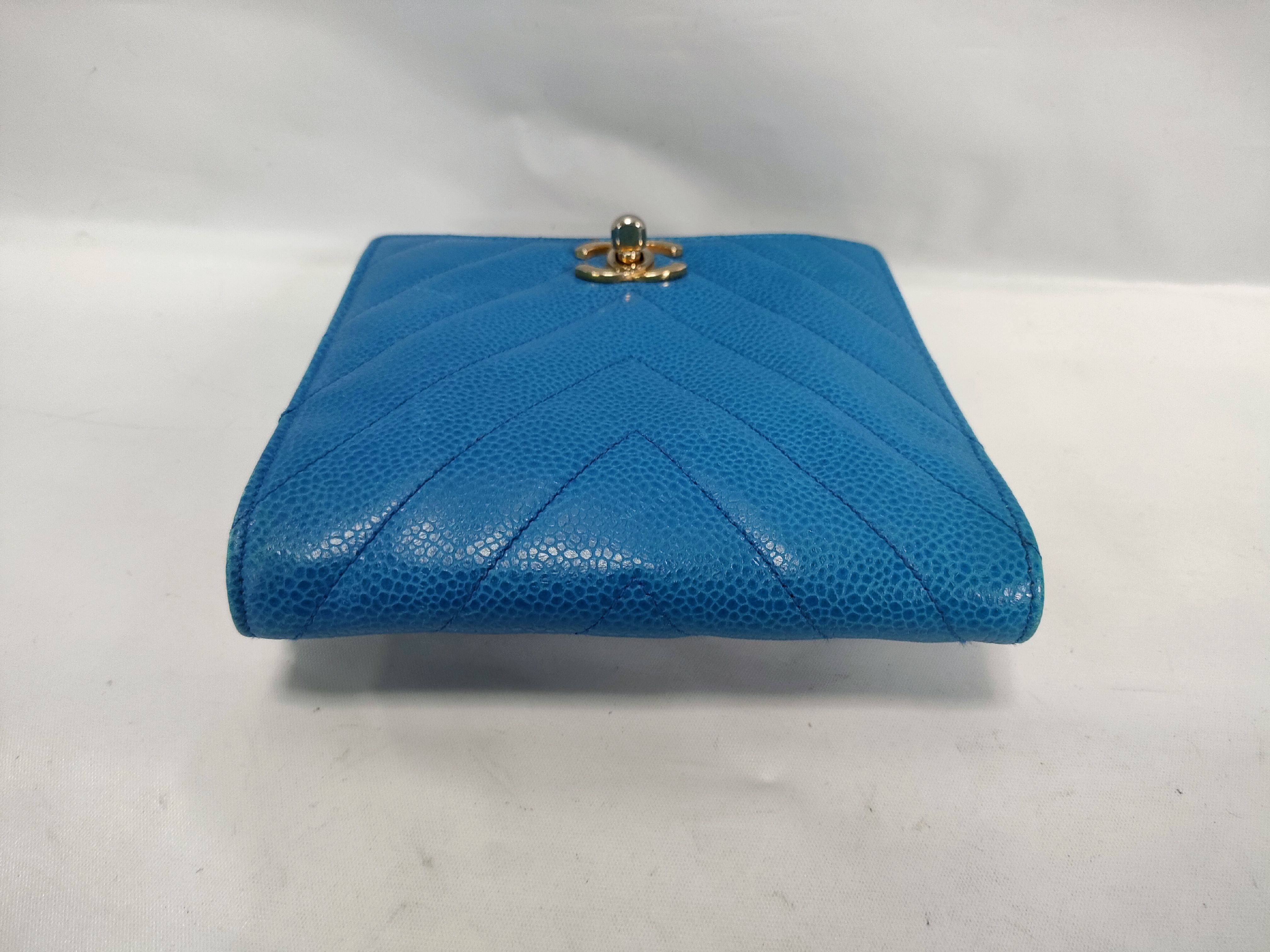 Caviar Skin Handbag Matelassé Turnlock Waist Bag — view 8