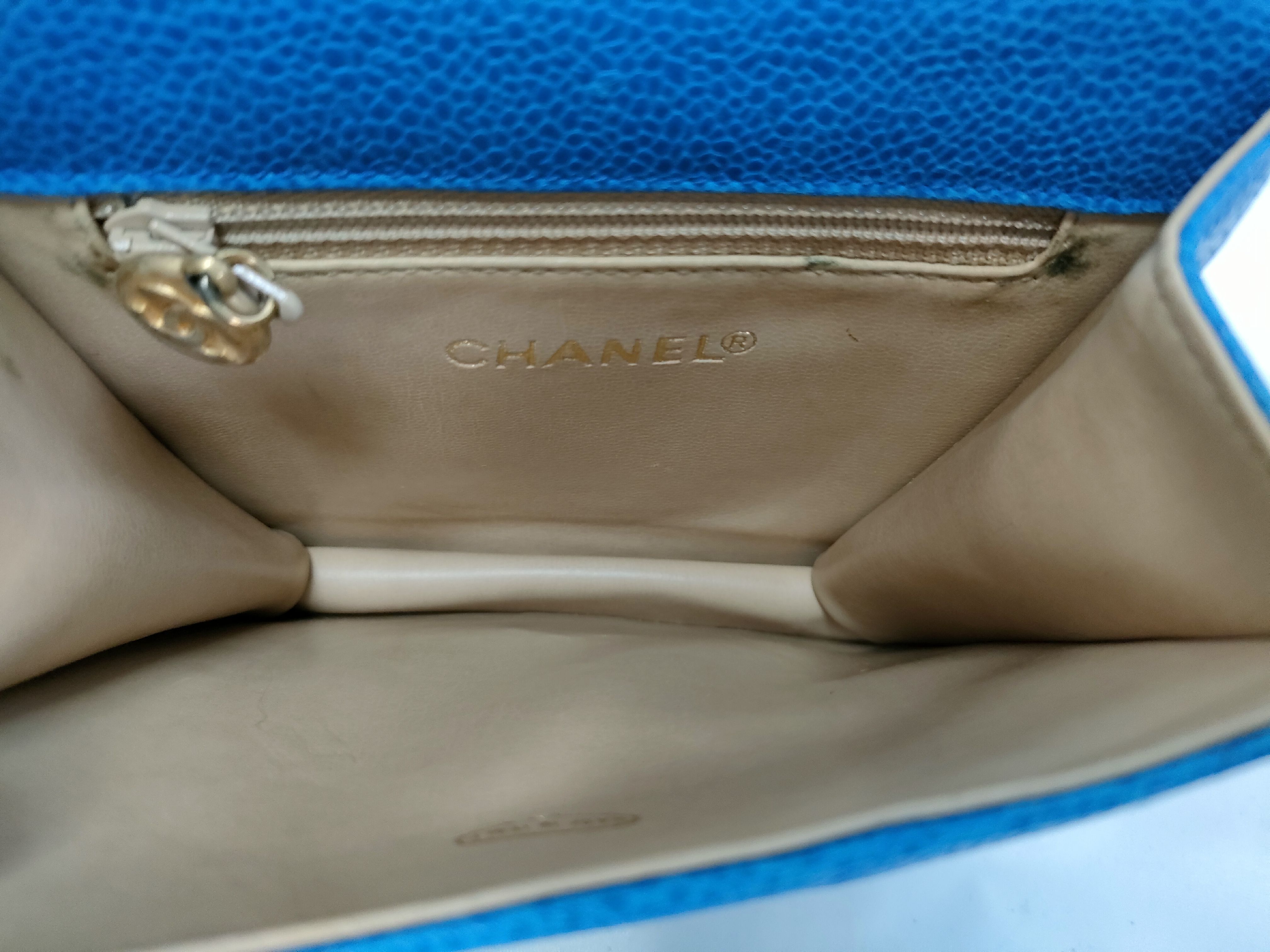 Caviar Skin Handbag Matelassé Turnlock Waist Bag — view 10