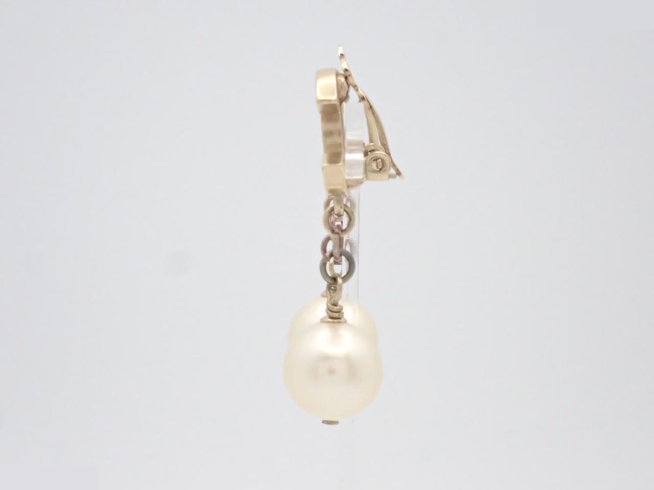 Gold earrings — view 3