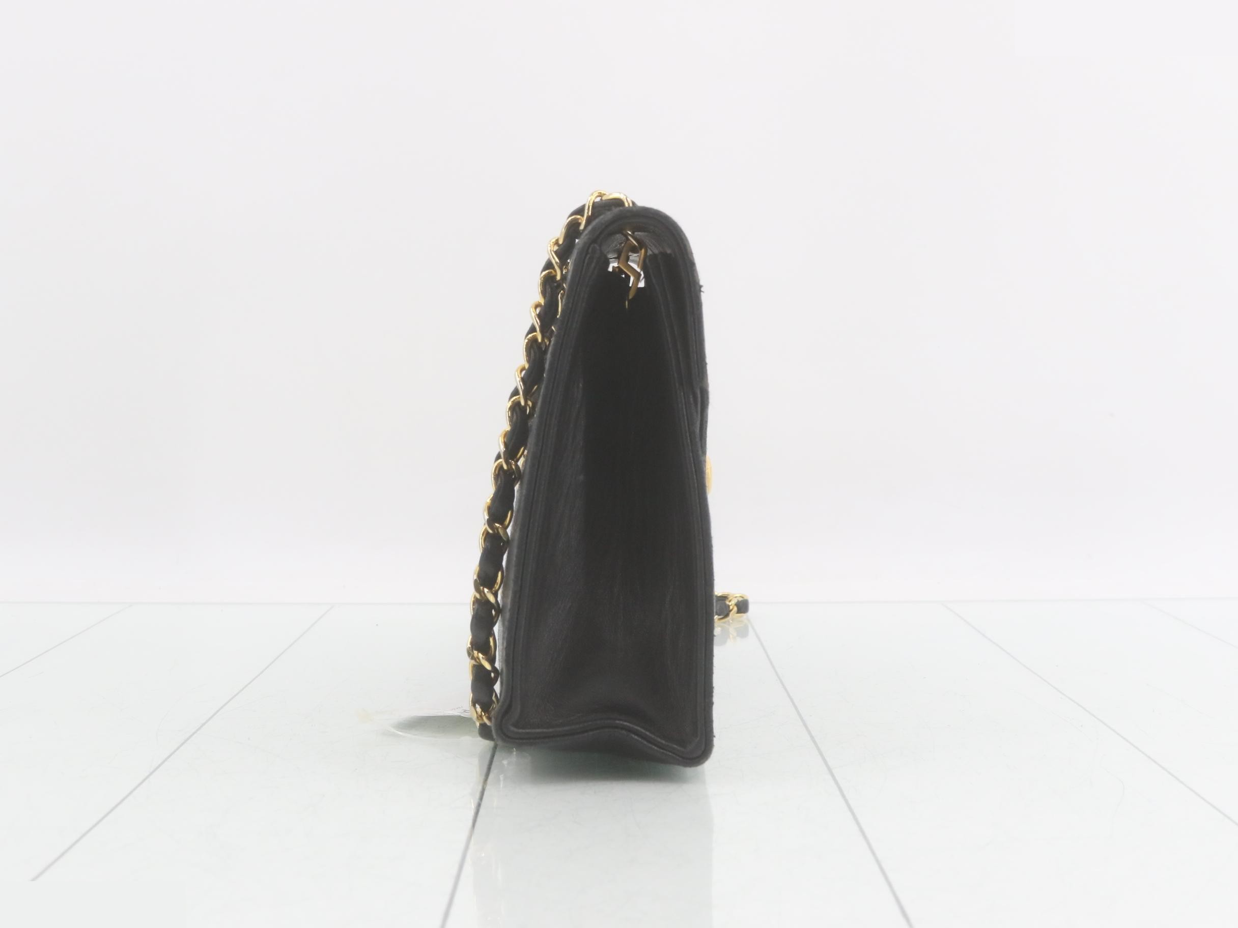 Matelassé Single Chain Shoulder Bag — view 4