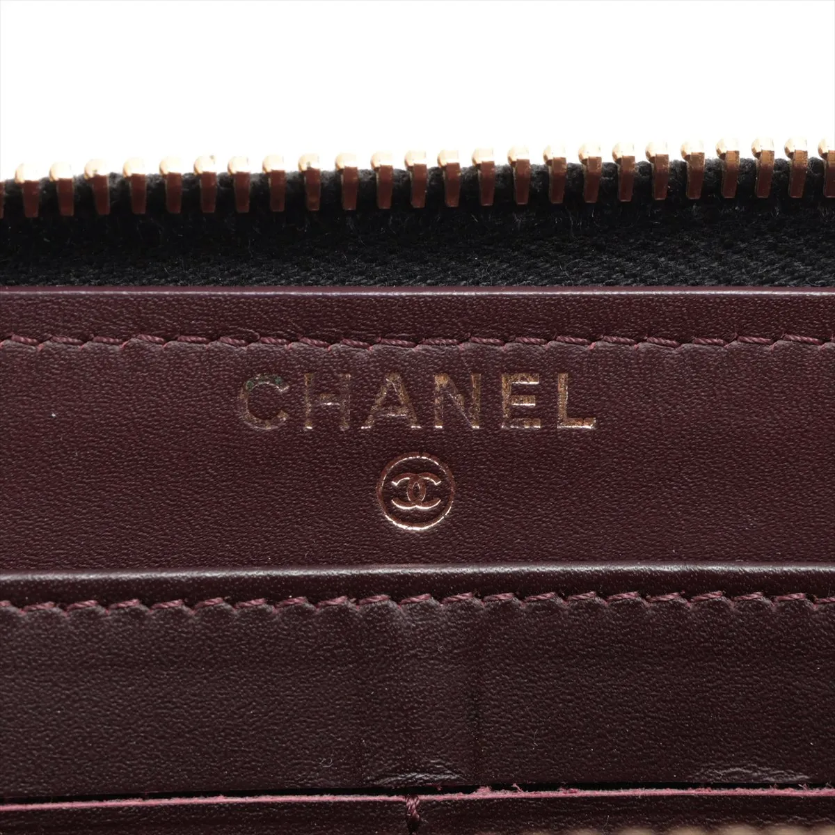 Matelassé Caviar Skin Round Zip Wallet, Black with Gold Hardware, 20055575 — view 9