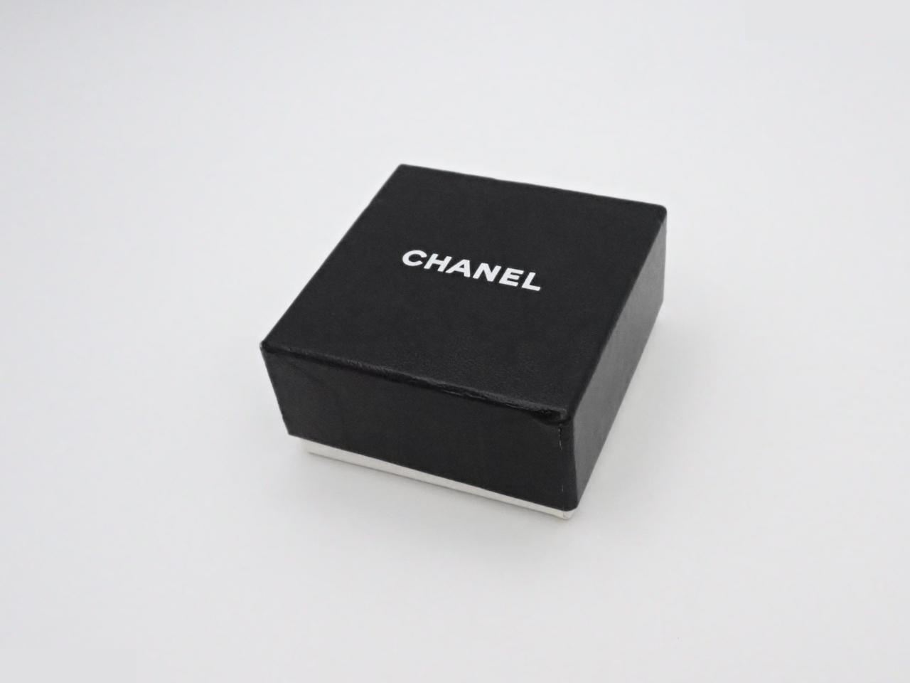 Turnlock 96P Gold Earrings (with box) — view 4