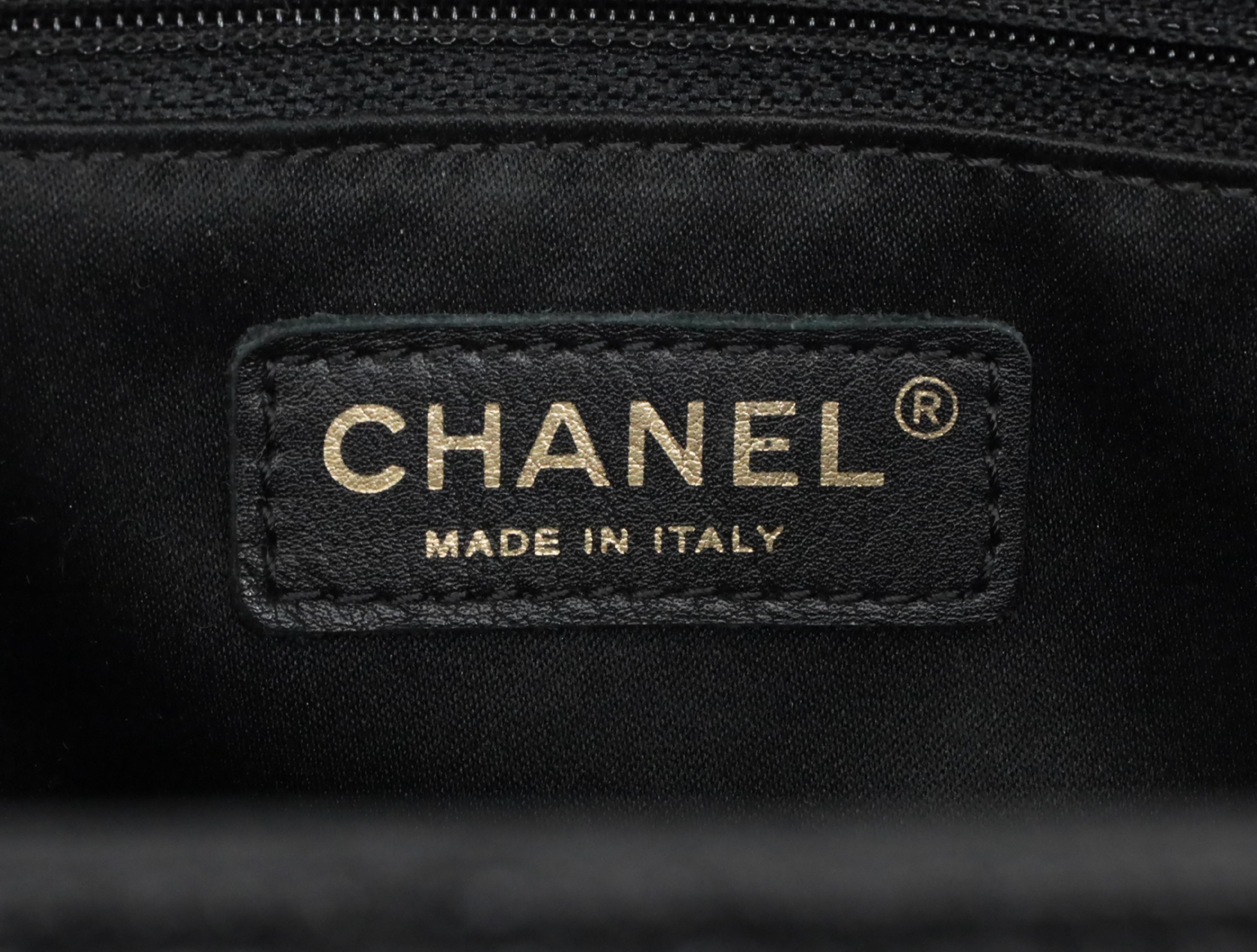 Caviar Skin GST 17 Series Shoulder Bag — view 14
