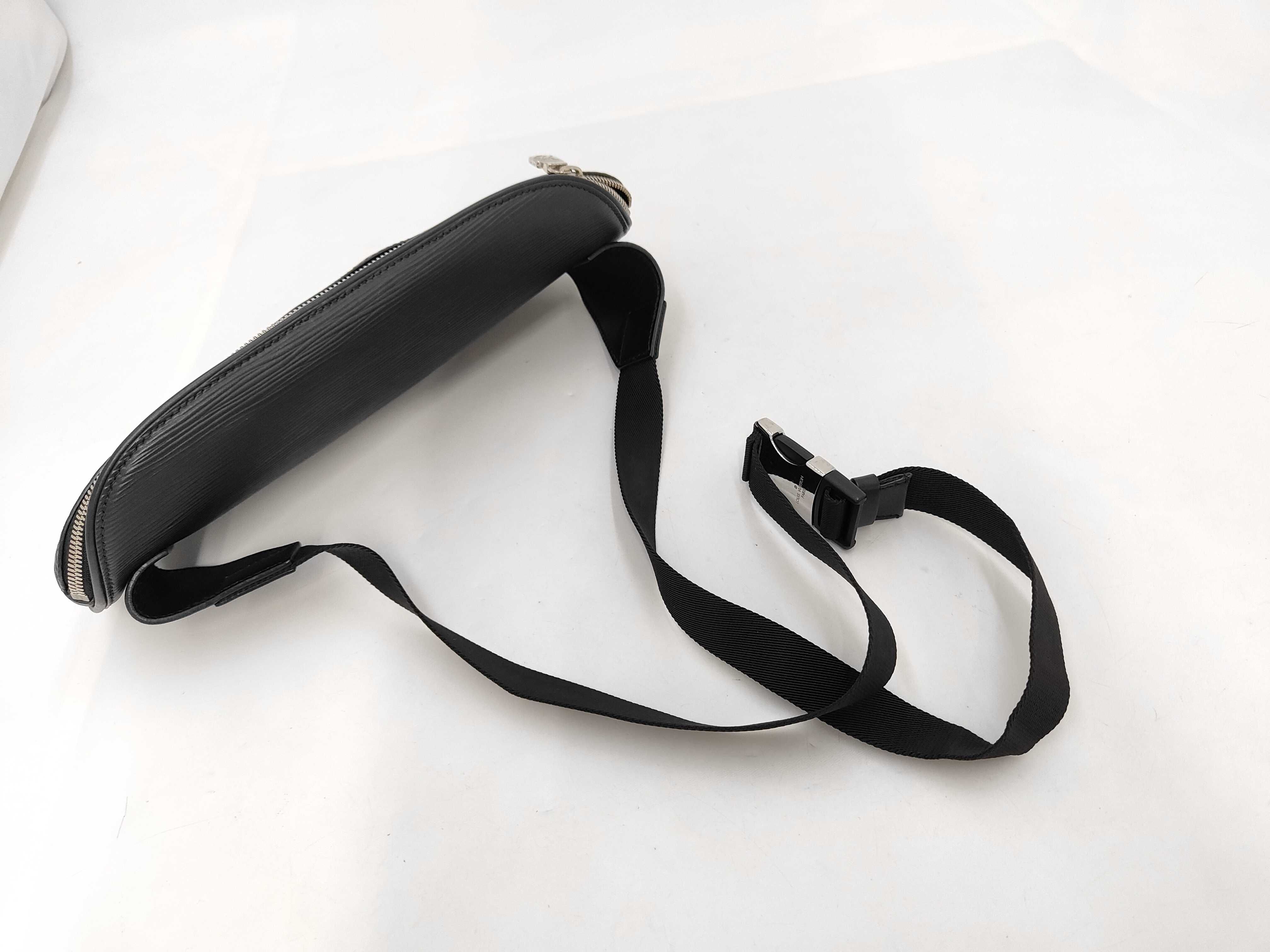 Epi LV Circle Bum Bag Black M53300 NZ0198 RFID verified waist bag — view 5
