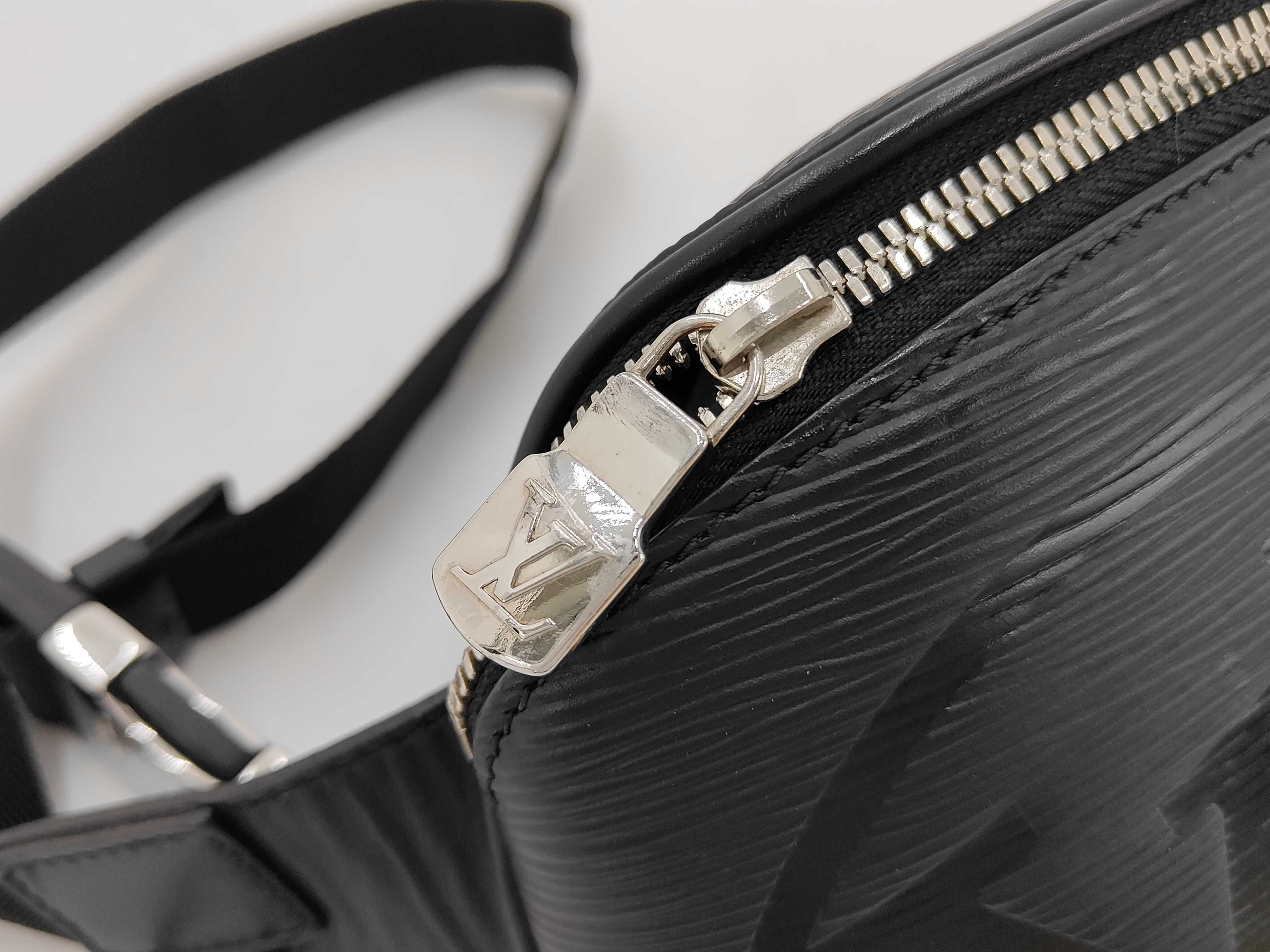Epi LV Circle Bum Bag Black M53300 NZ0198 RFID verified waist bag — view 8