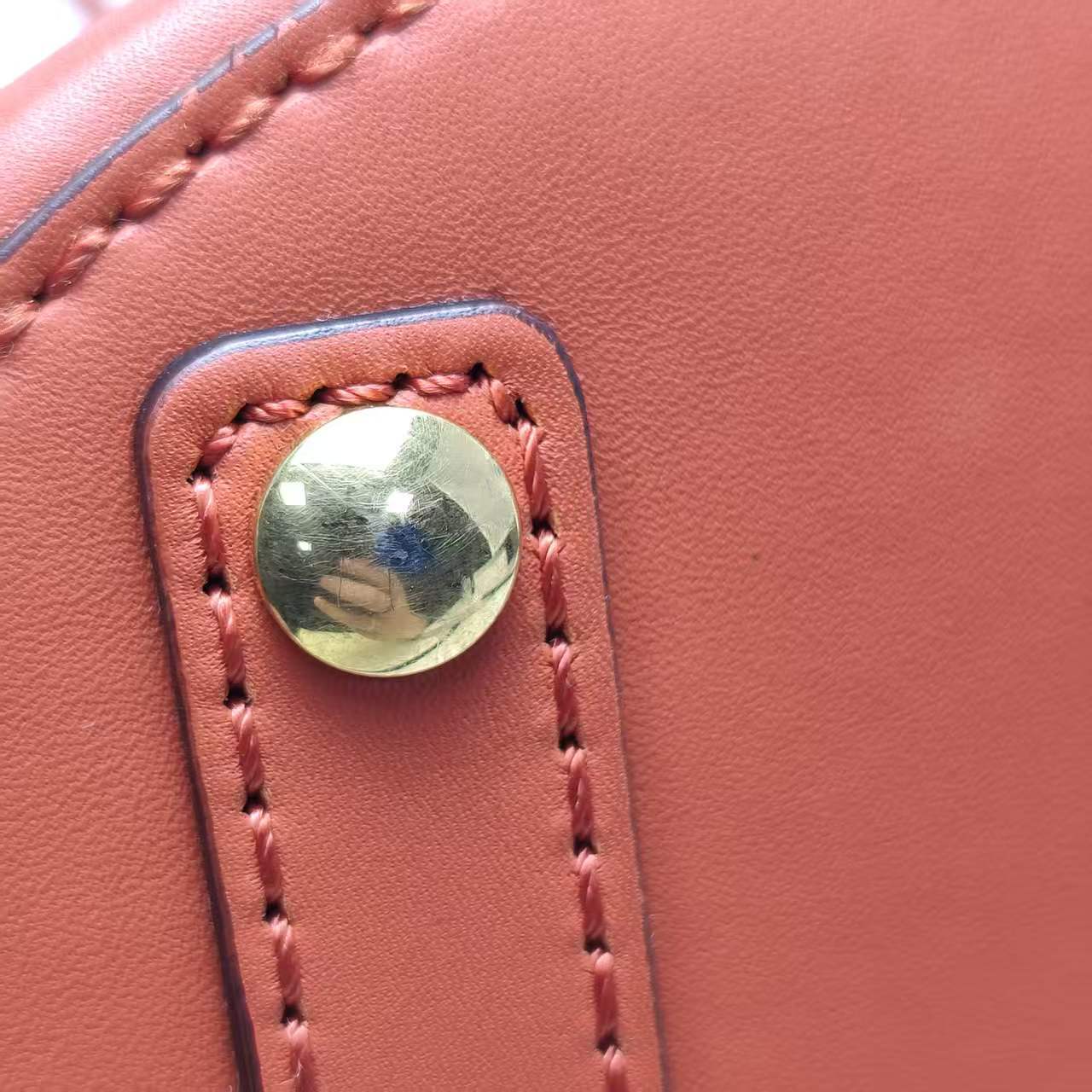 【*Shipped from: China*】BURBERRY Bucket Leather Shoulder Bag — view 13