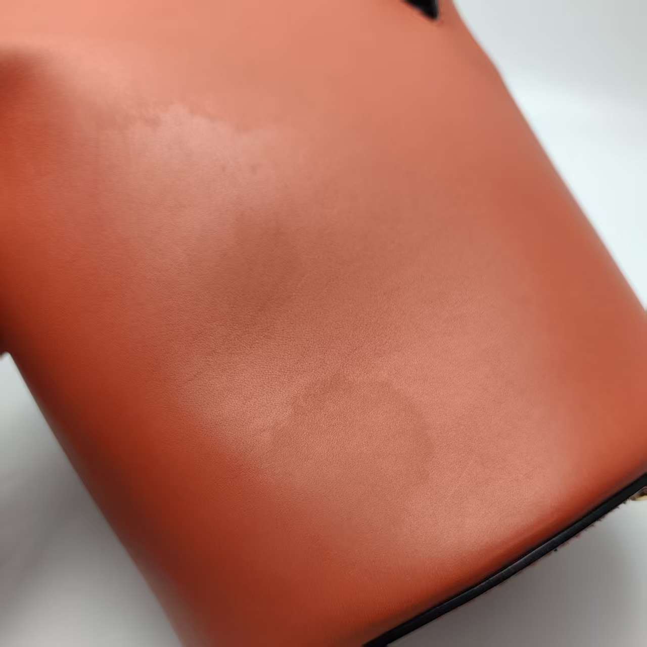 【*Shipped from: China*】BURBERRY Bucket Leather Shoulder Bag — view 14