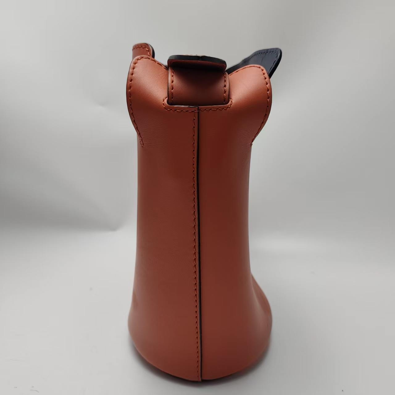 【*Shipped from: China*】BURBERRY Bucket Leather Shoulder Bag — view 4