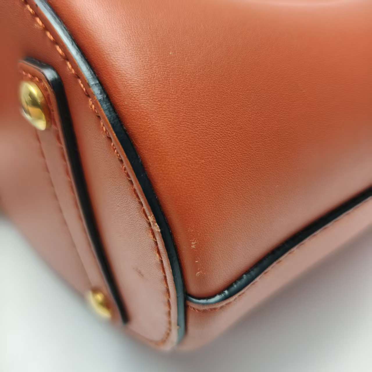 【*Shipped from: China*】BURBERRY Bucket Leather Shoulder Bag — view 7