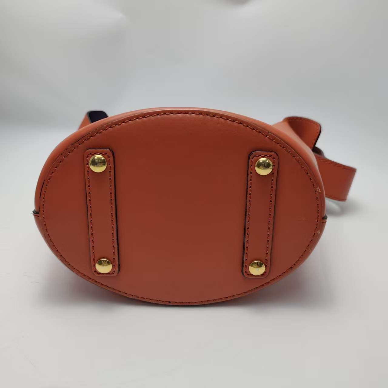 【*Shipped from: China*】BURBERRY Bucket Leather Shoulder Bag — view 8