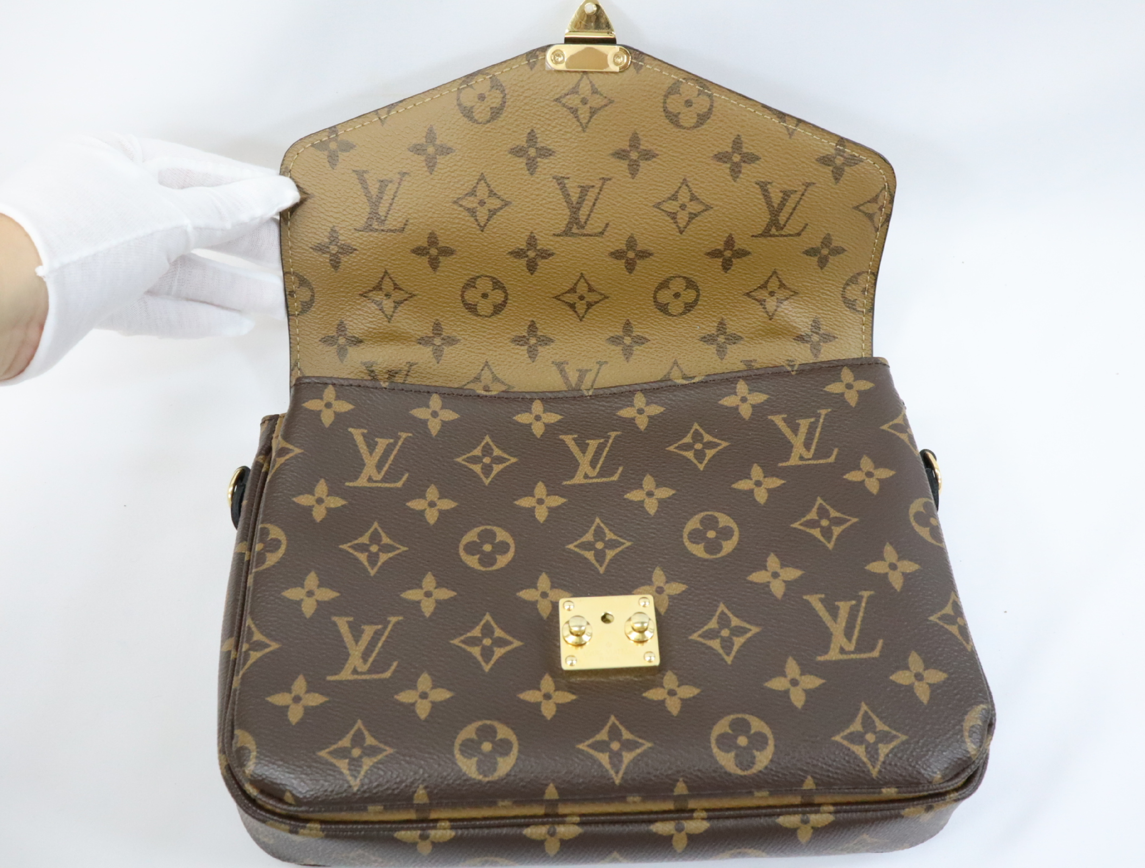 Monogram Reverse Pochette Metis MM M44876 Shoulder Bag (RFID detected) — view 13