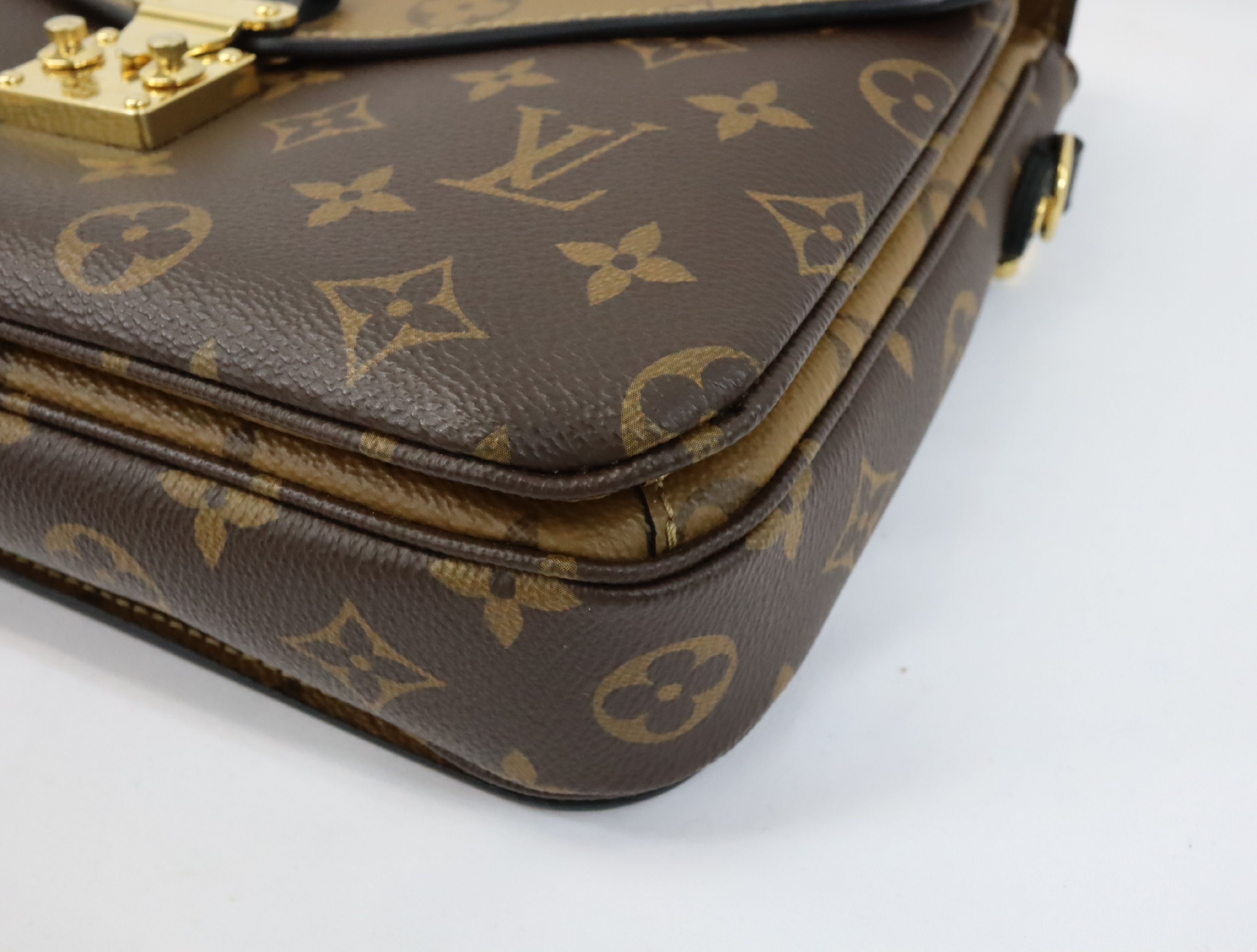 Monogram Reverse Pochette Metis MM M44876 Shoulder Bag (RFID detected) — view 6
