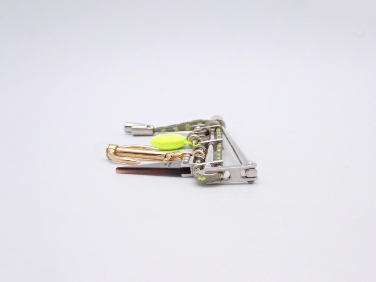 pin brooch — view 3