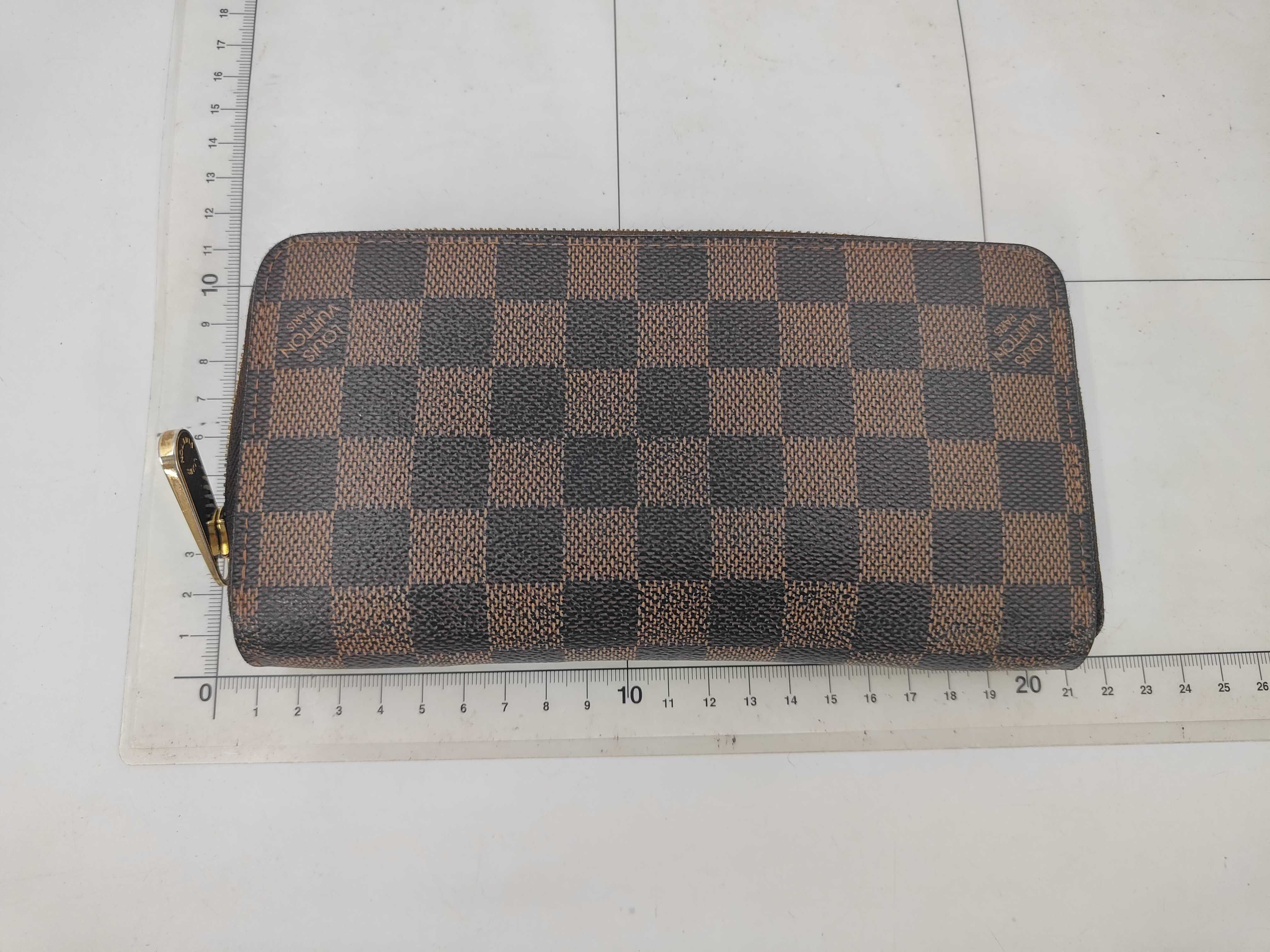 Damier Zippy Wallet — view 2