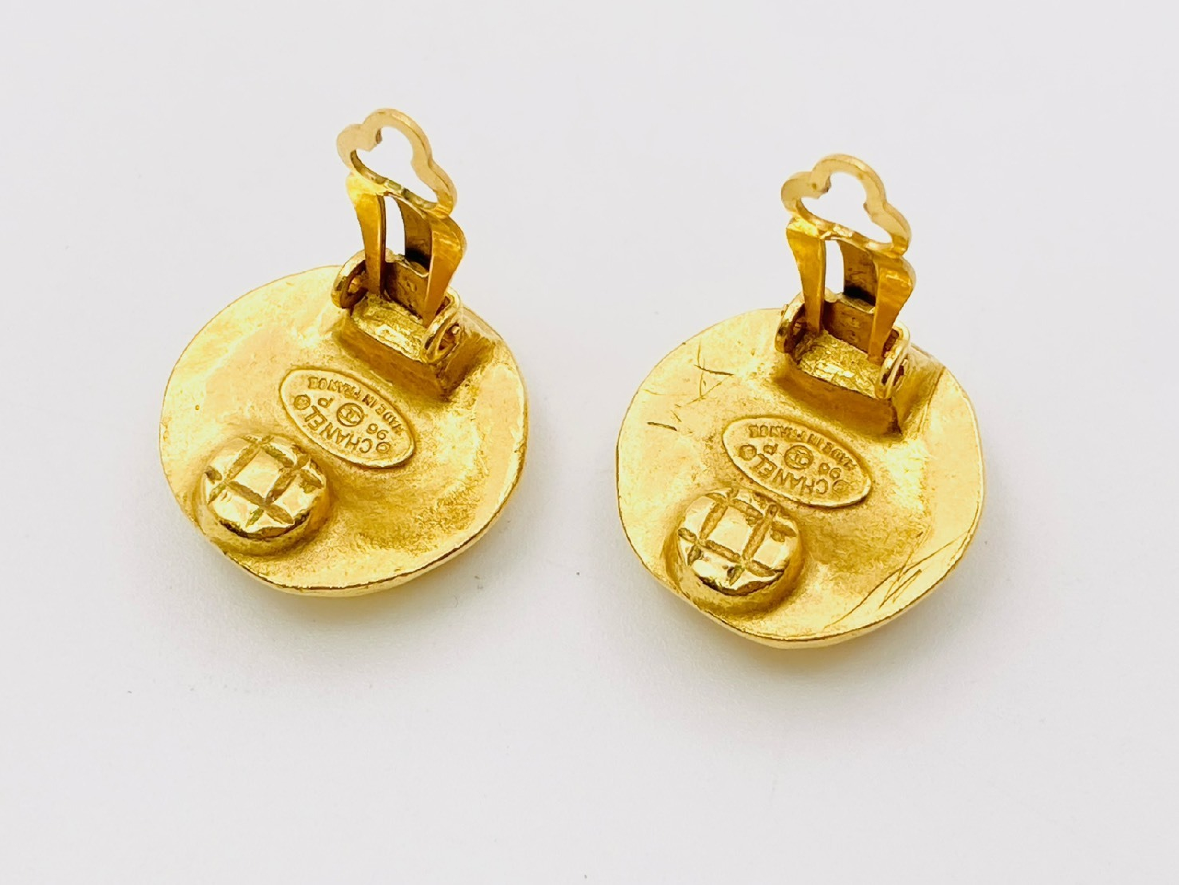 Coco Mark Round Earrings 96P Gold Earrings — view 3