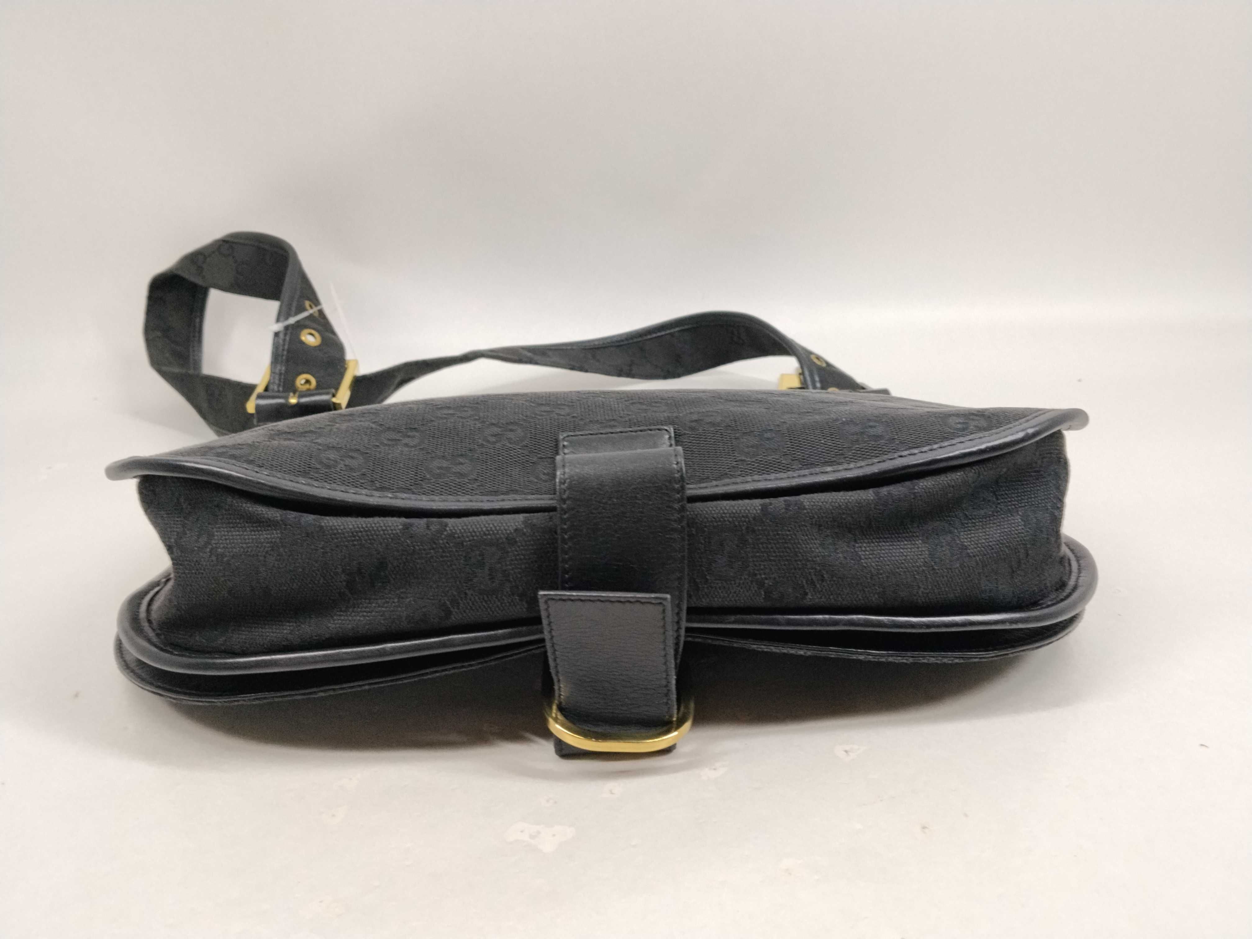 GG Canvas 90665 Shoulder Bag — view 3