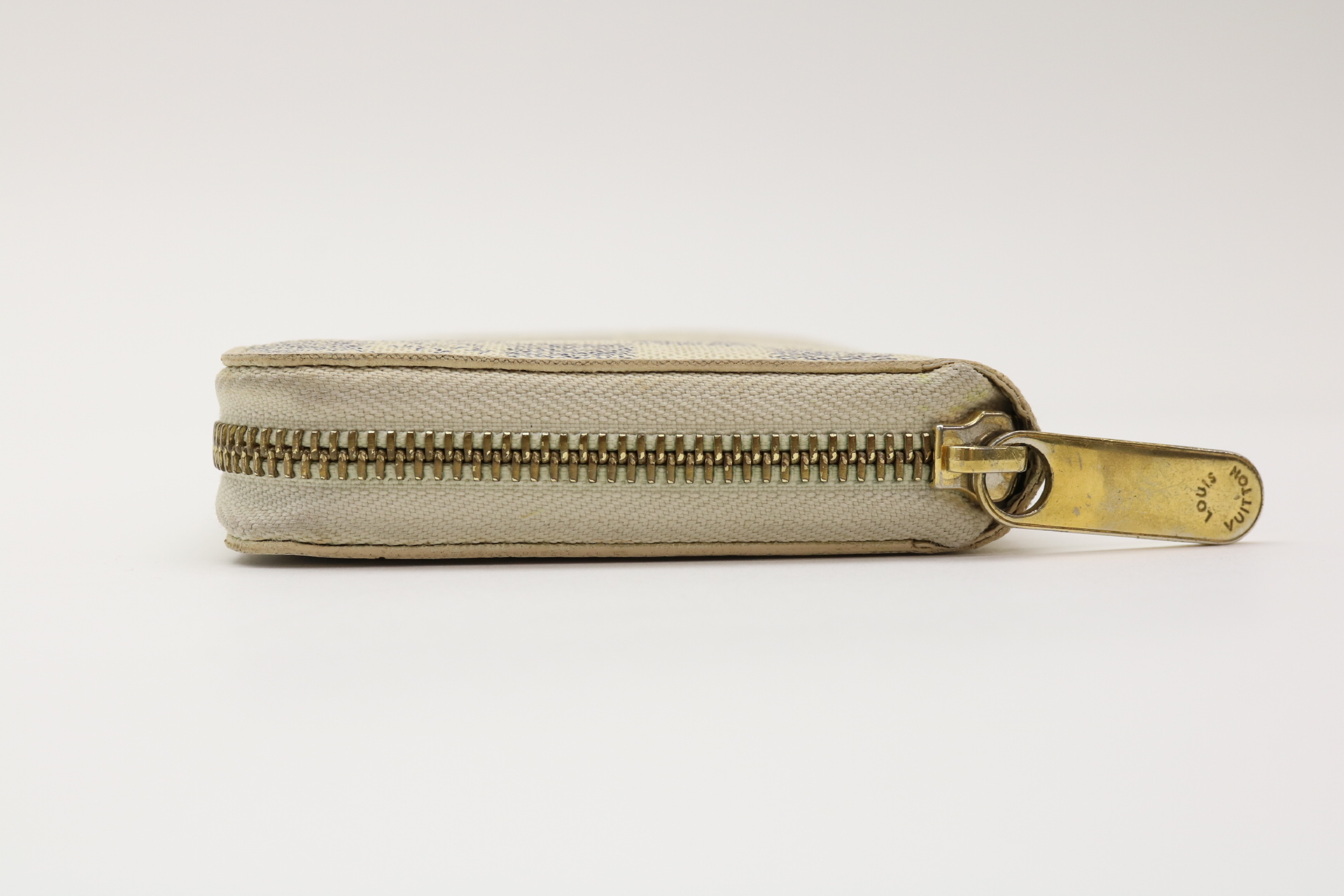 Damier Azur Zippy Wallet — view 3