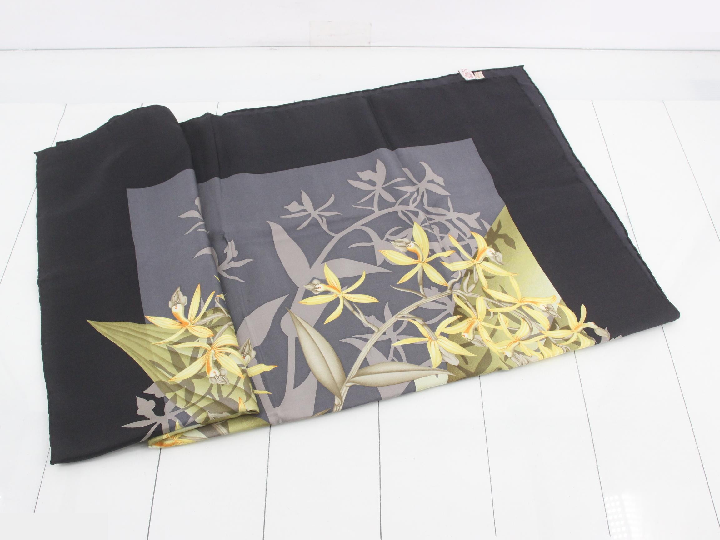 Other lines: Small items, accessories, scarves — view 3