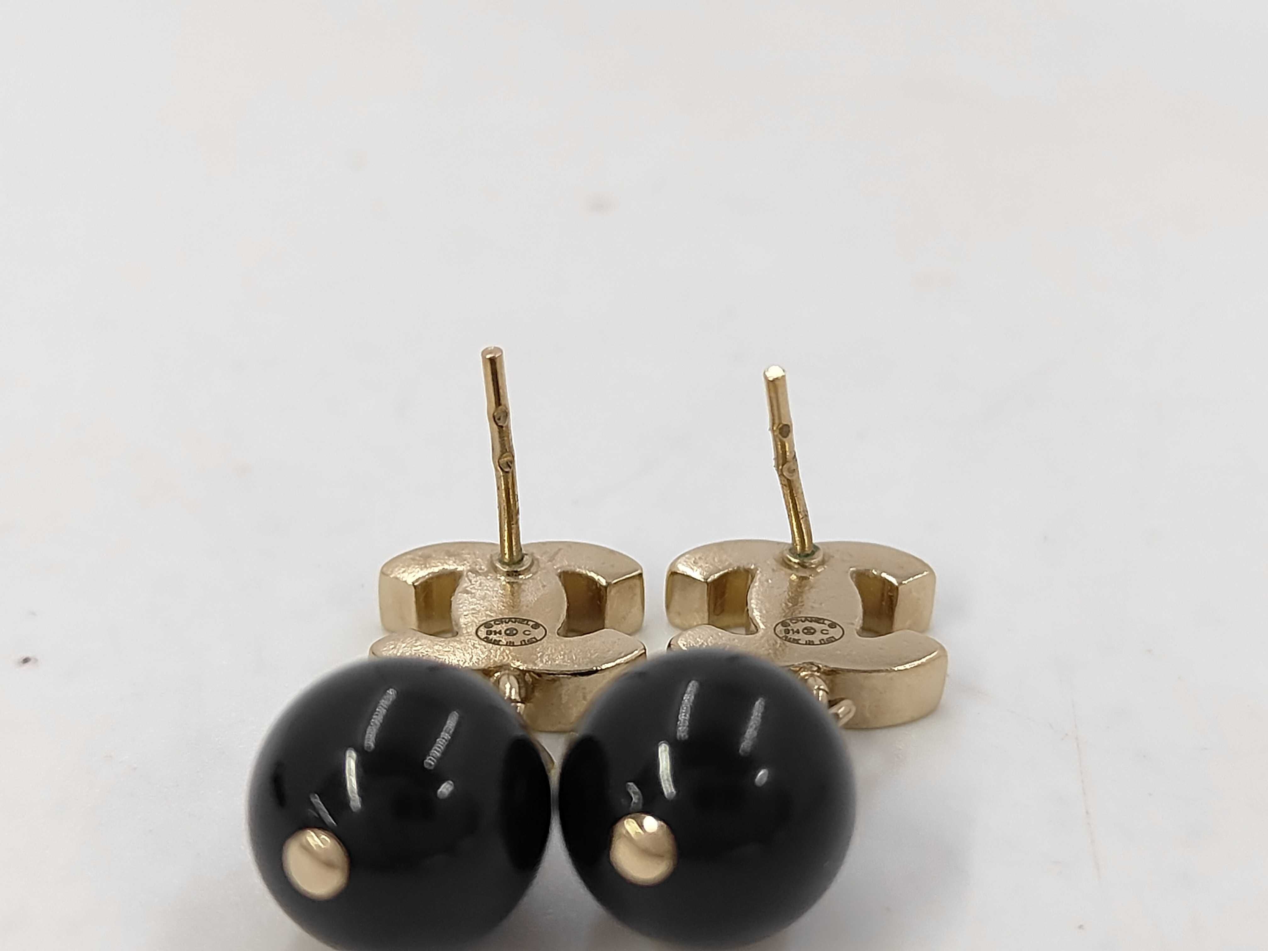 Coco Mark Chanel Coco Mark Ball Swing Gold x Black Pe Earrings — view 2