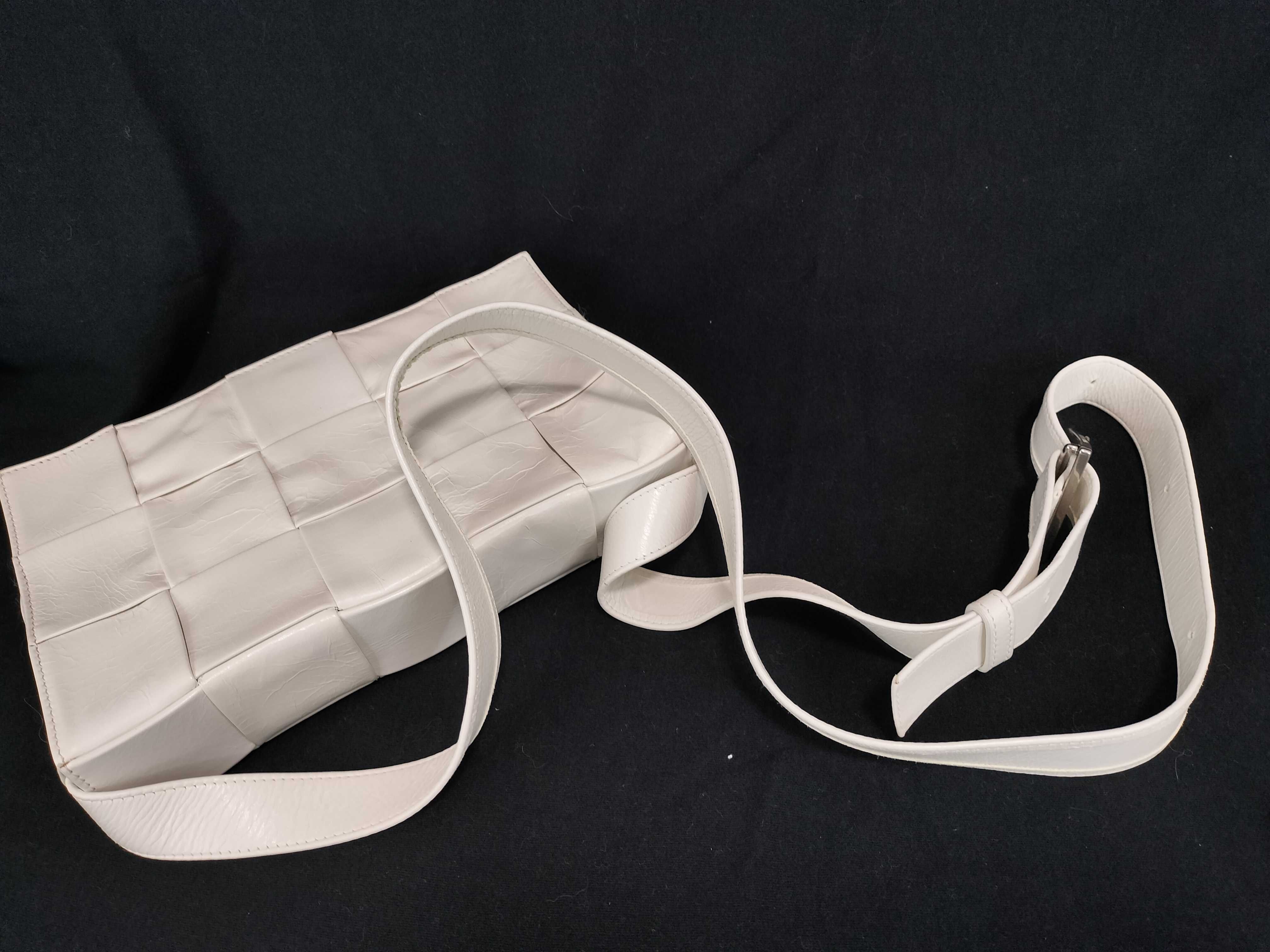 Maxi Intrecciato Cassette Leather Shoulder Bag, White — view 3