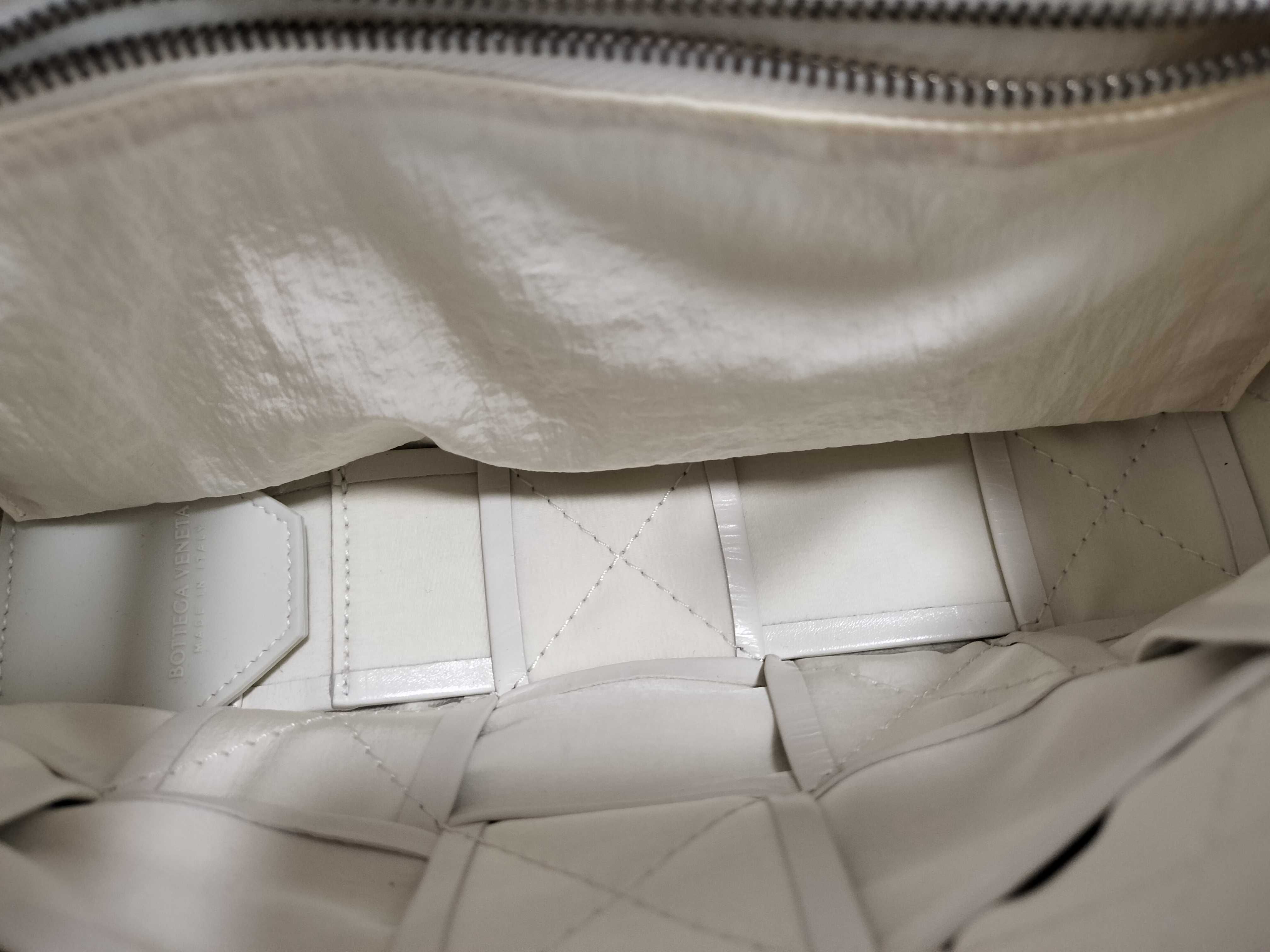 Maxi Intrecciato Cassette Leather Shoulder Bag, White — view 10