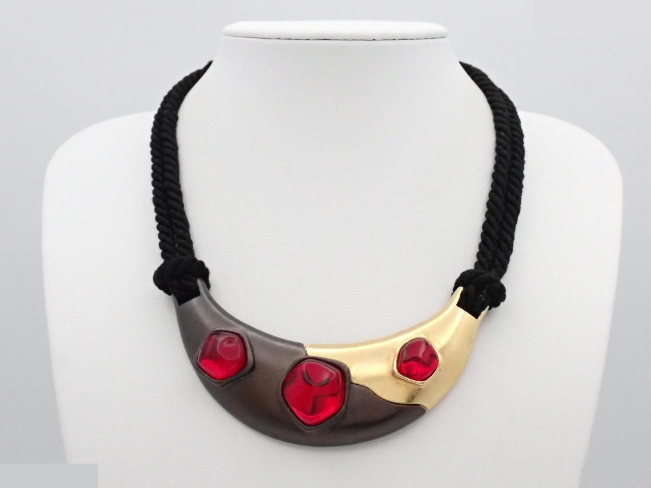 Other lines: Precious metal necklaces and pendants, total length approximately 42 cm. — view 3